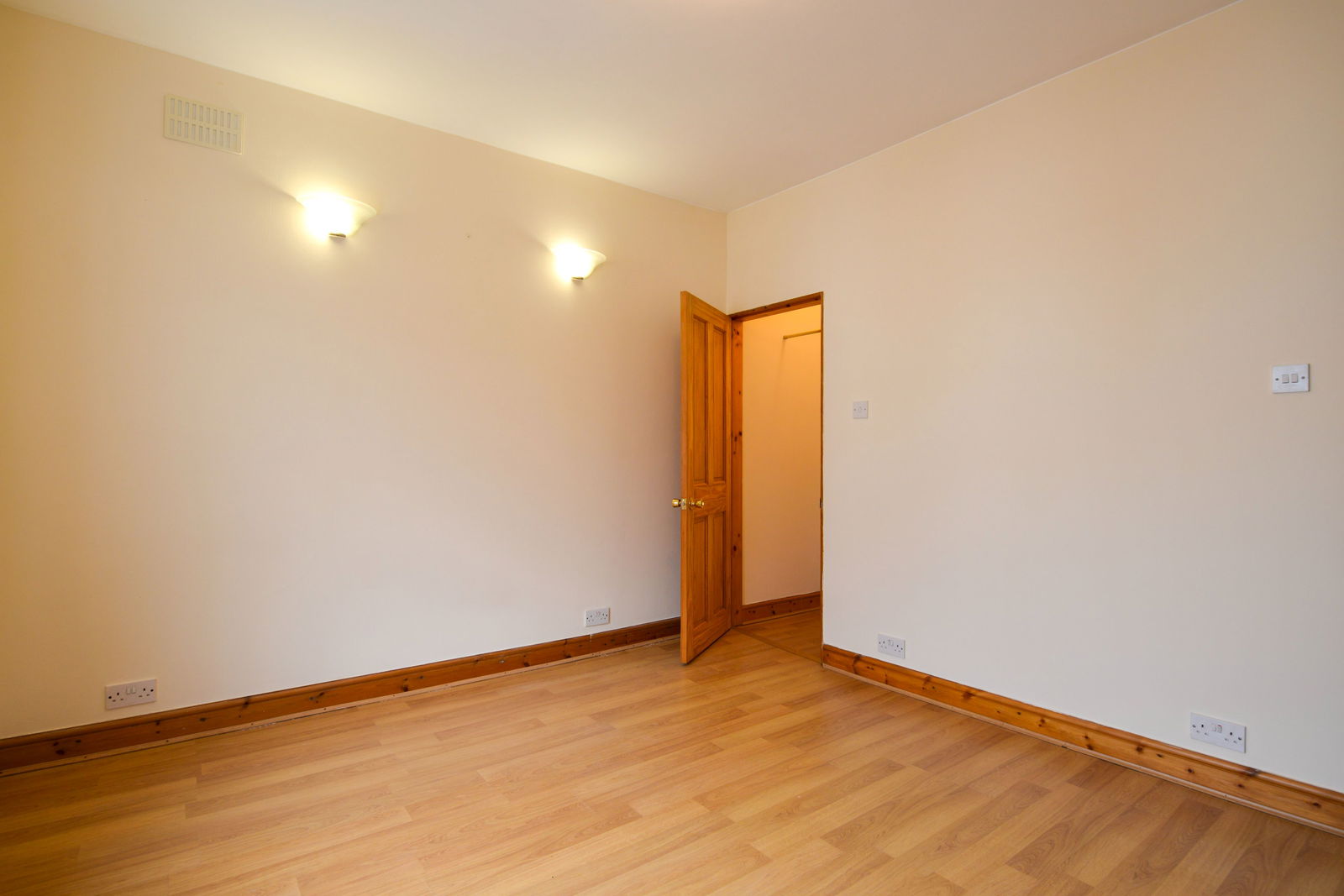 4 bed semi-detached house to rent in New Cross Road, Guildford, GU2 9NS  - Property Image 11