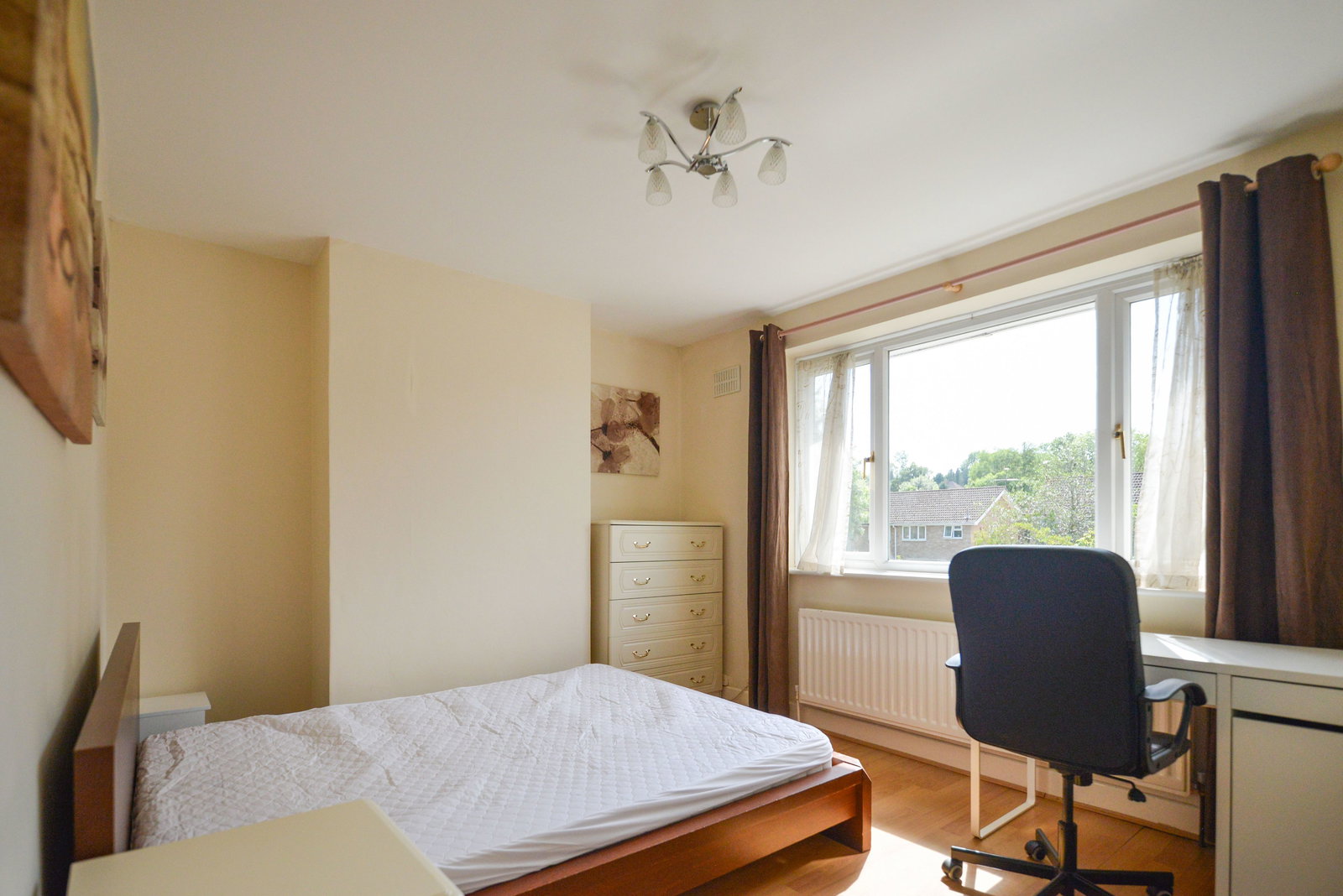 4 bed semi-detached house to rent in Beckingham Road, Guildford, GU2  - Property Image 7