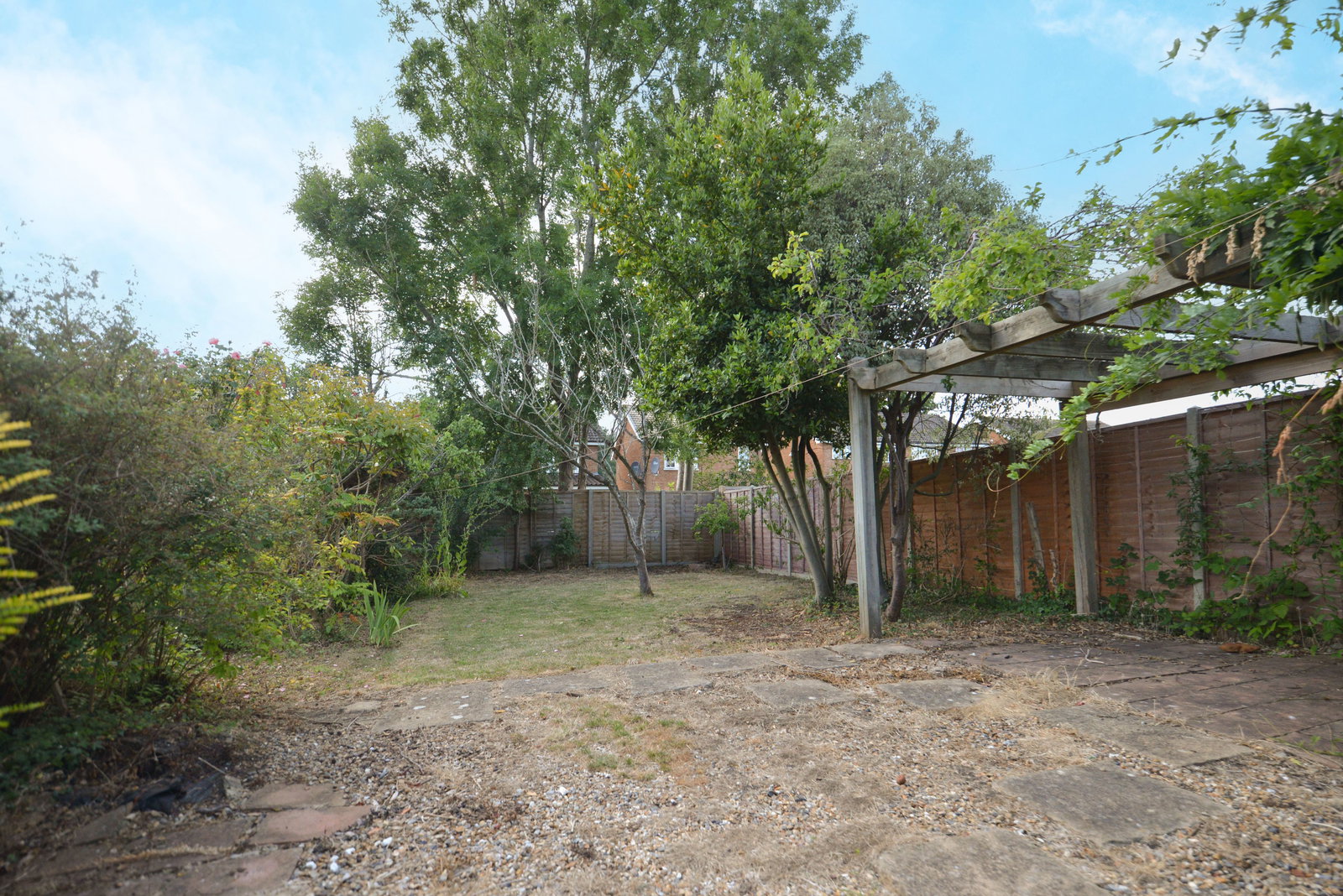 4 bed semi-detached house to rent in Beckingham Road, Guildford, GU2  - Property Image 15
