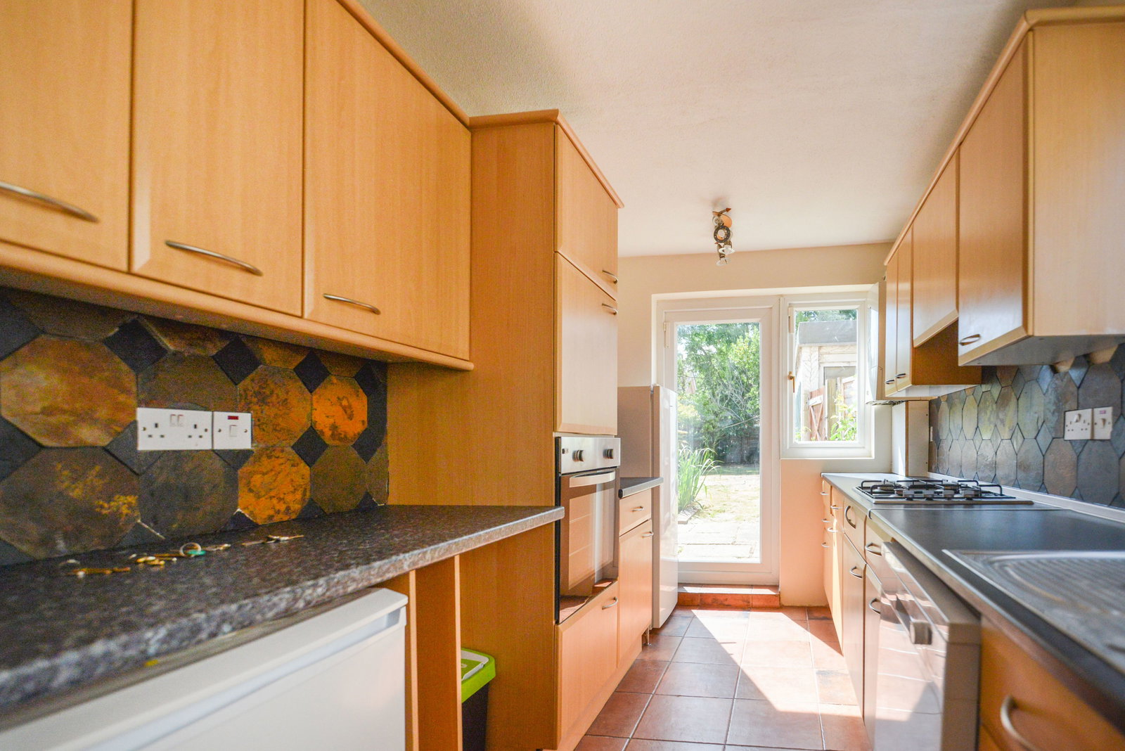 4 bed semi-detached house to rent in Beckingham Road, Guildford, GU2  - Property Image 3