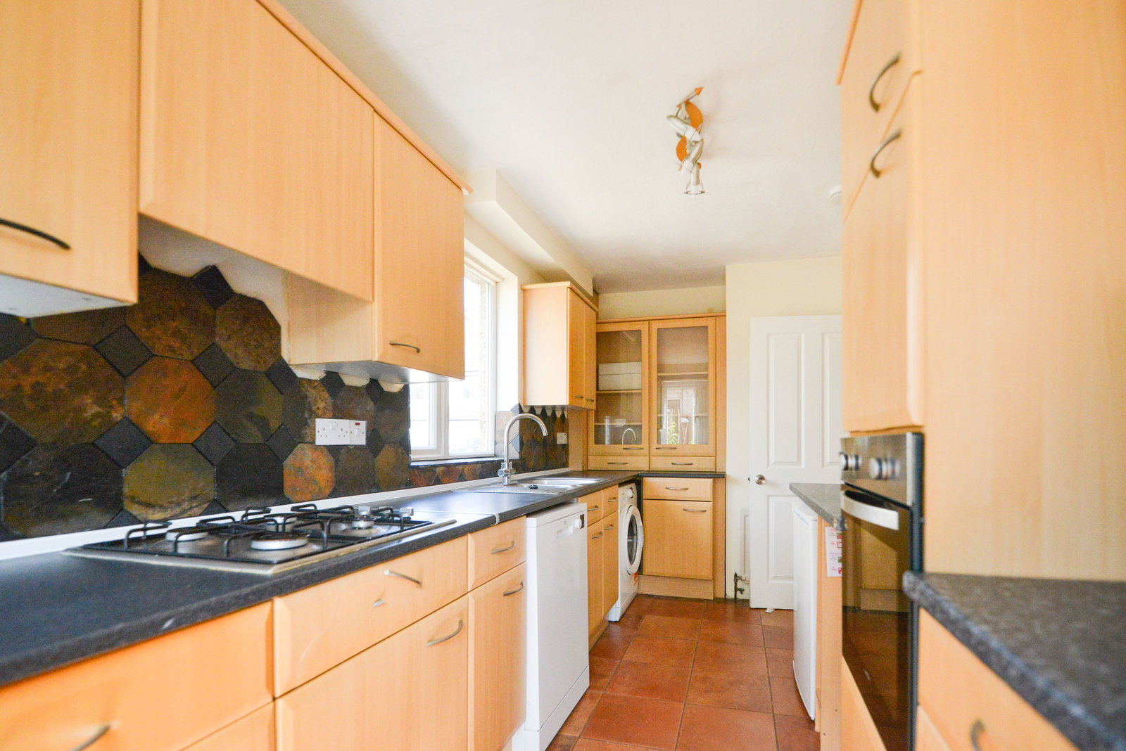 4 bed semi-detached house to rent in Beckingham Road, Guildford, GU2  - Property Image 4