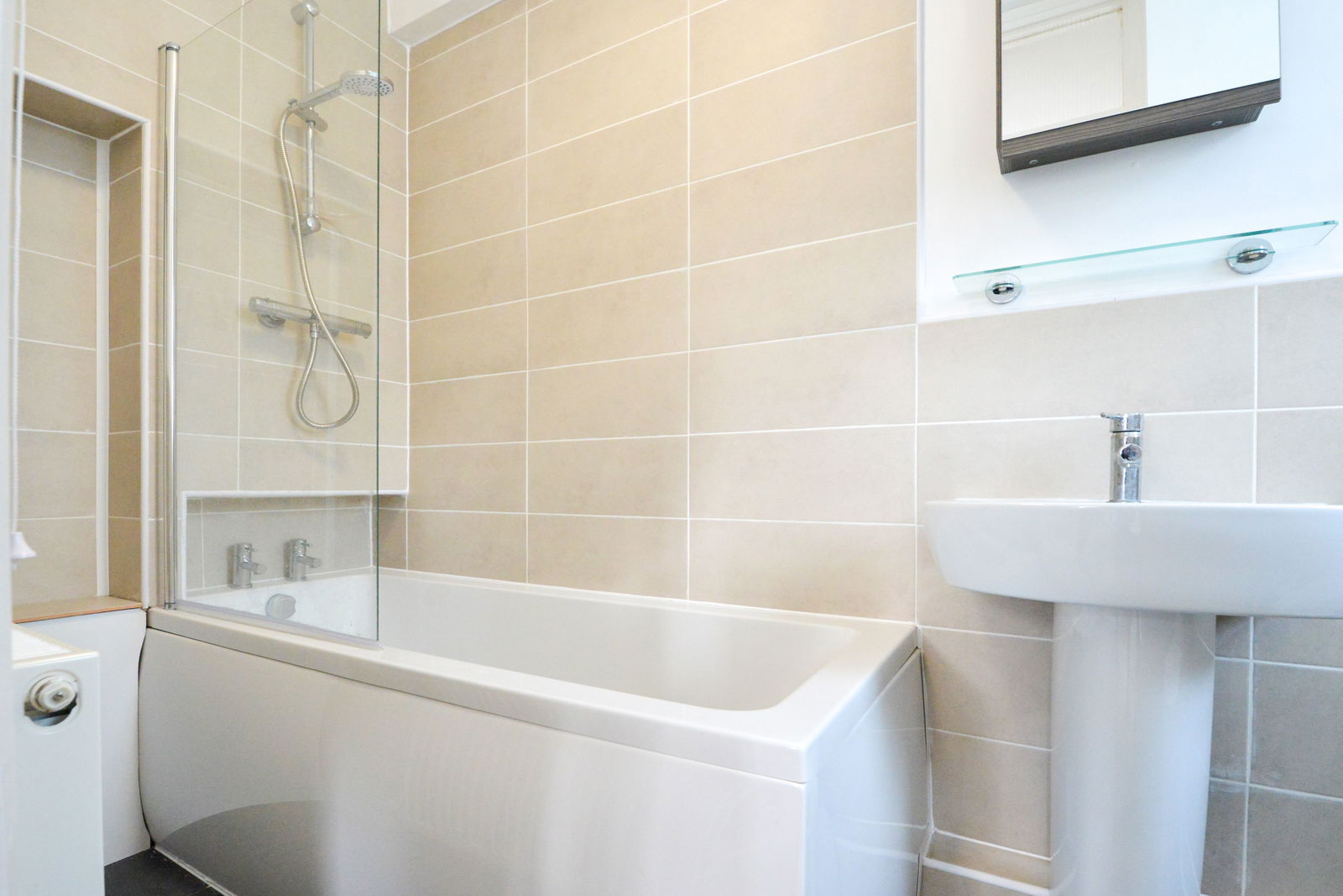 2 bed semi-detached house to rent in Lower Road, Leatherhead 7