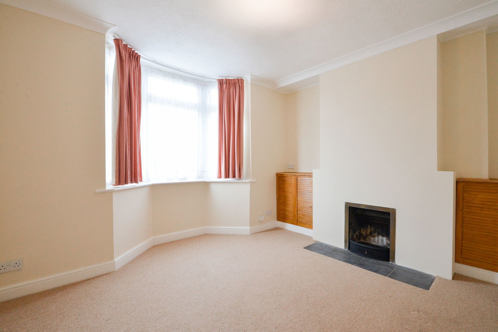 2 bed semi-detached house to rent in Lower Road, Leatherhead 5