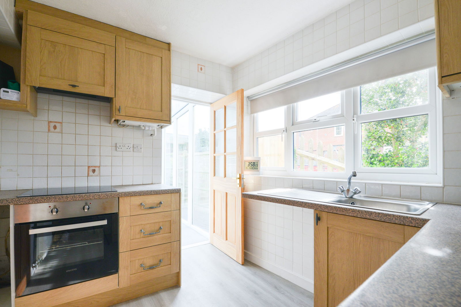 2 bed semi-detached house to rent in Lower Road, Leatherhead  - Property Image 4