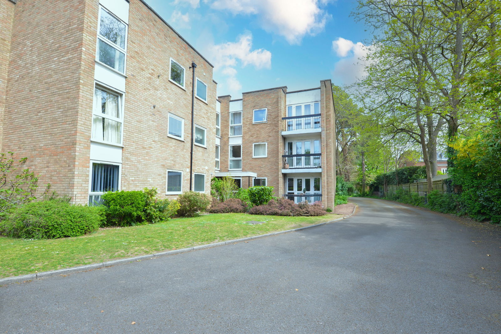 2 bed apartment to rent in Bridgewater Road, Weybridge, KT13 0EG  - Property Image 2