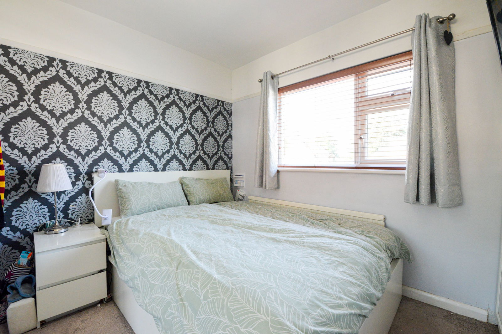 3 bed end of terrace house for sale in Compton Crescent, Chessington 8