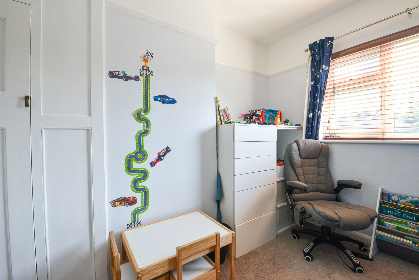 3 bed end of terrace house for sale in Compton Crescent, Chessington 10