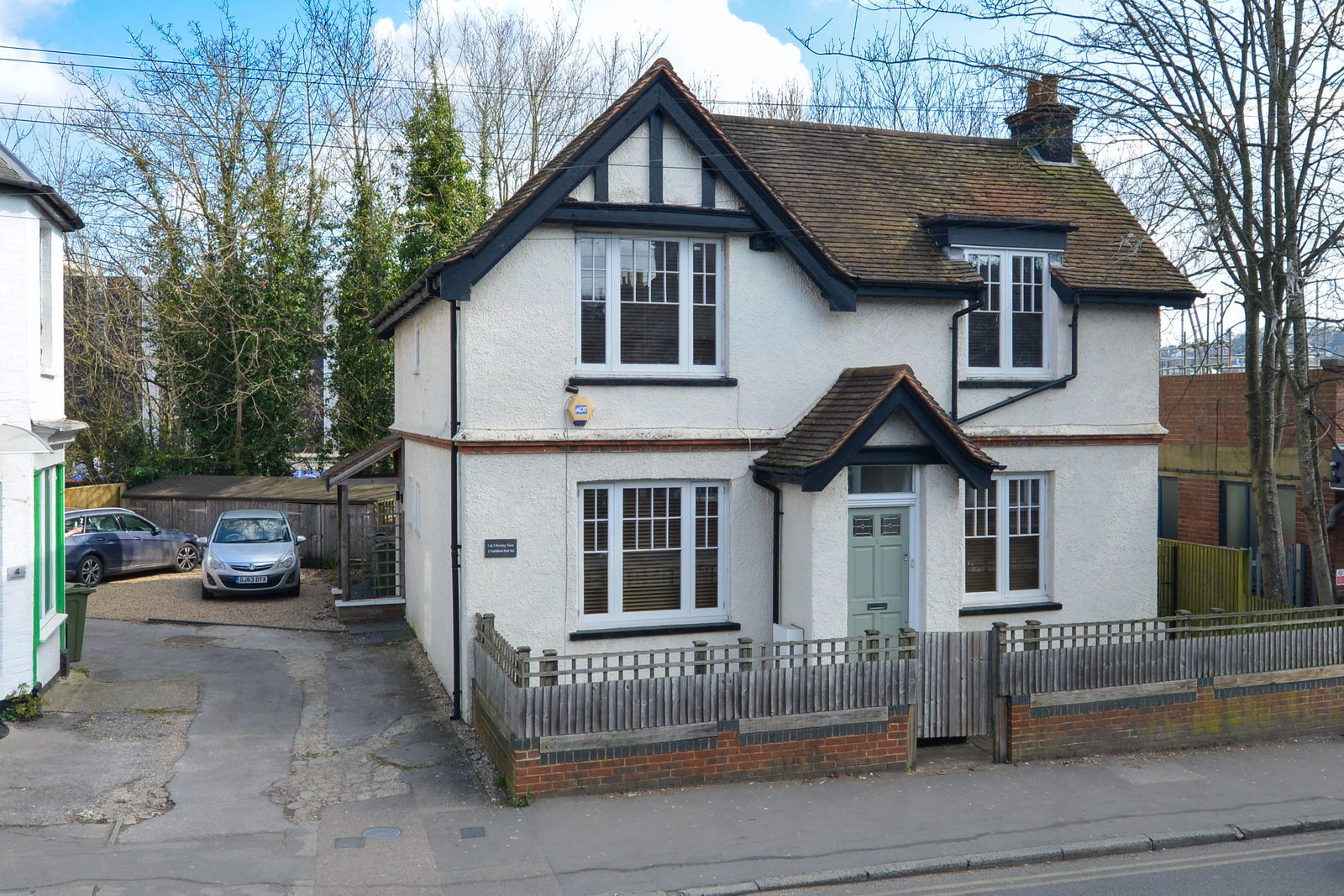 2 bed maisonette to rent in Guildford Park Road, Guildford  - Property Image 4