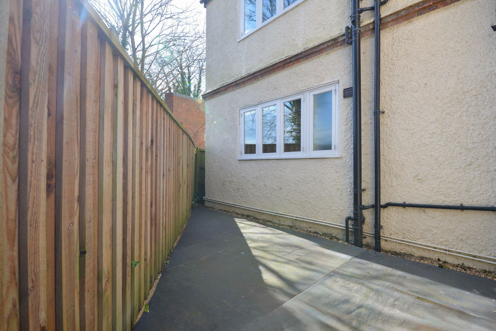 2 bed maisonette to rent in Guildford Park Road, Guildford  - Property Image 13