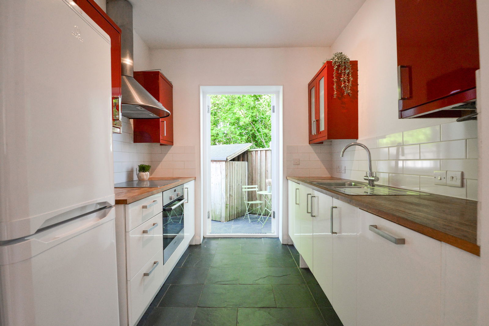 2 bed maisonette to rent in Guildford Park Road, Guildford  - Property Image 3