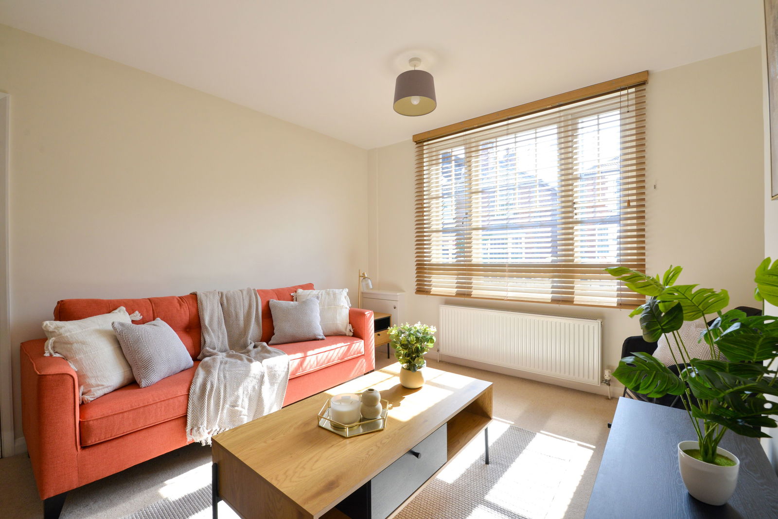 2 bed maisonette to rent in Guildford Park Road, Guildford  - Property Image 1