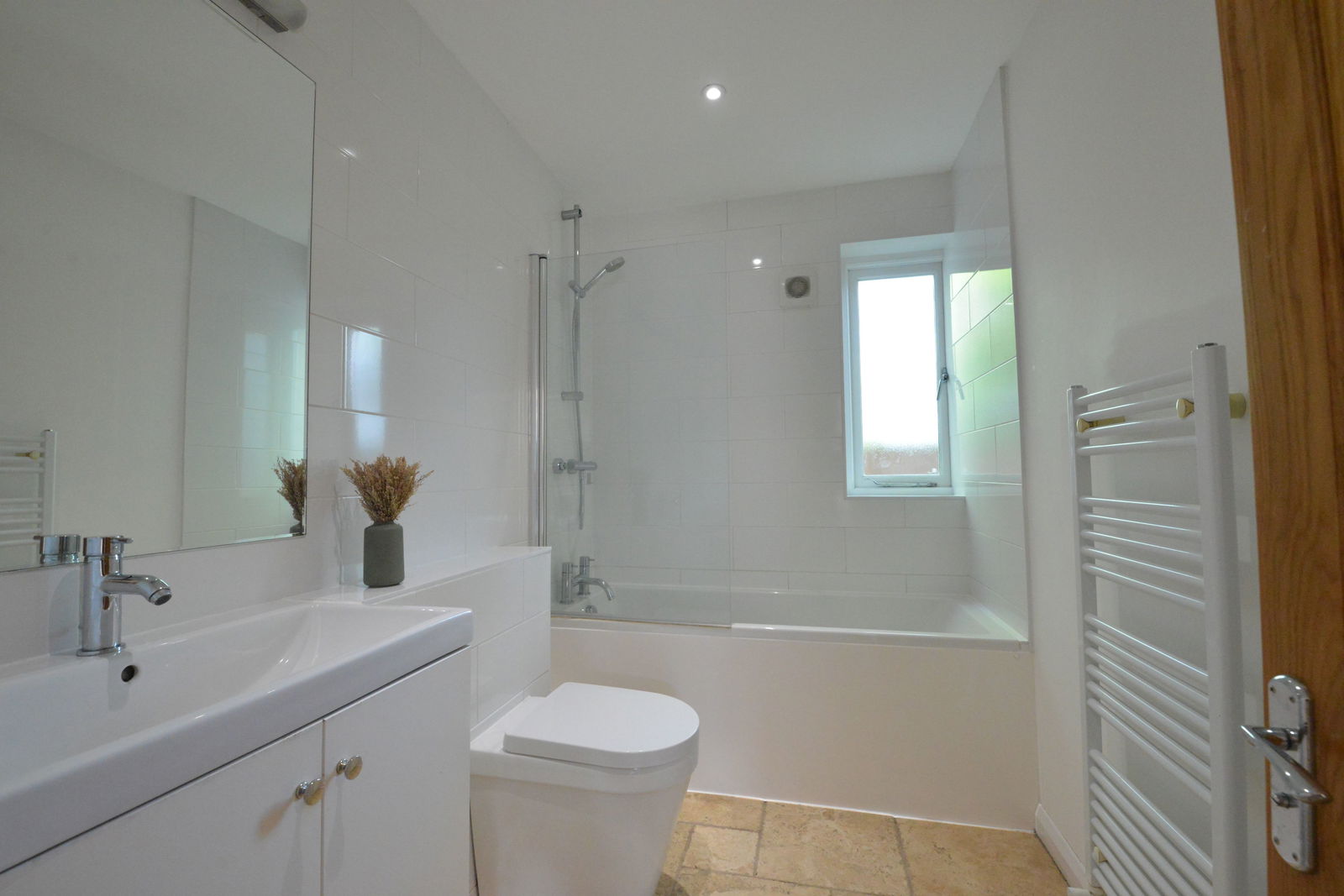 2 bed maisonette to rent in Guildford Park Road, Guildford  - Property Image 9