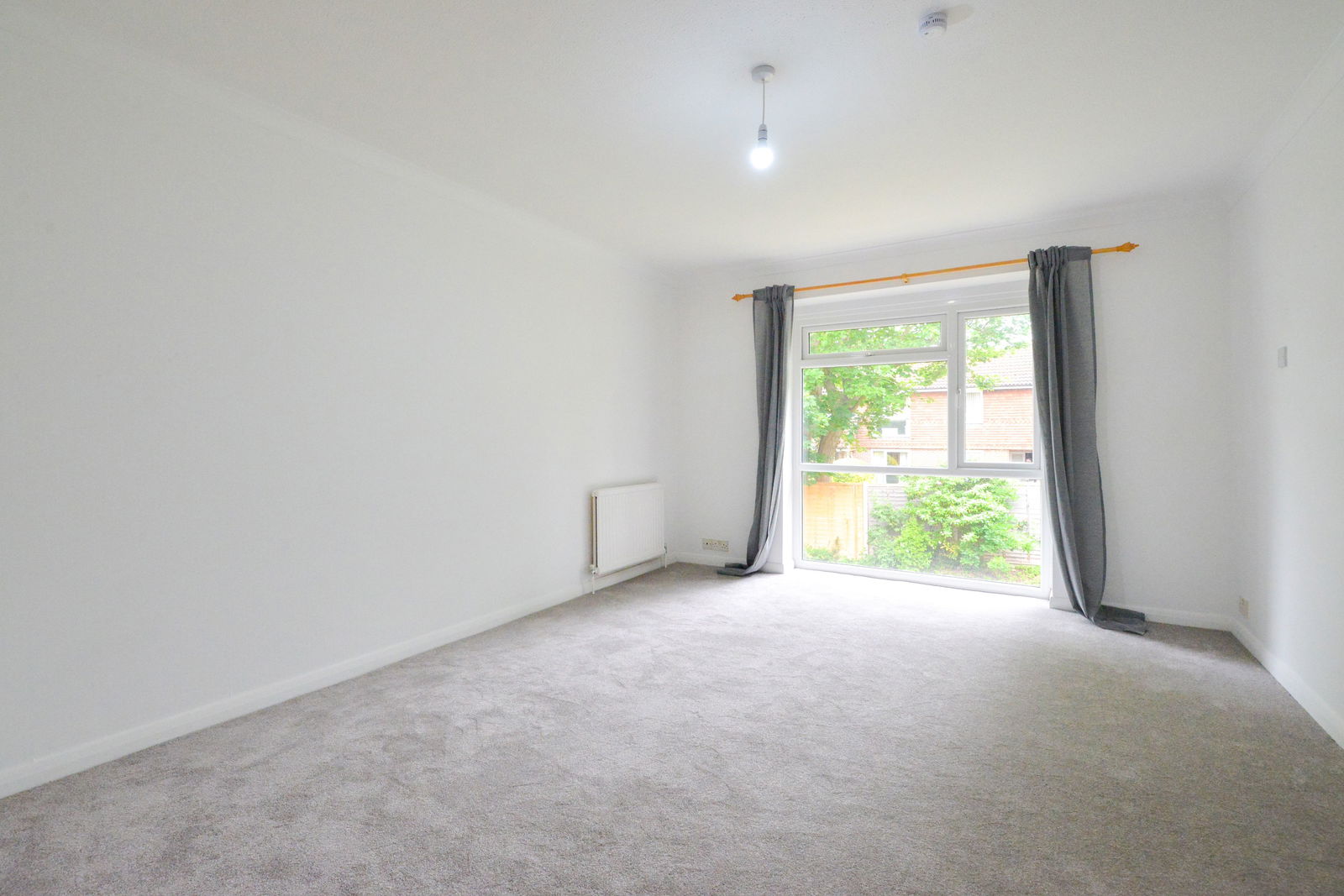 1 bed flat to rent in Griffin Way, Bookham, Leatherhead, KT23 4JL  - Property Image 3