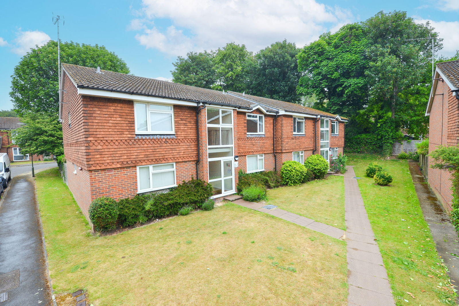 1 bed flat to rent in Griffin Way, Leatherhead, KT23
