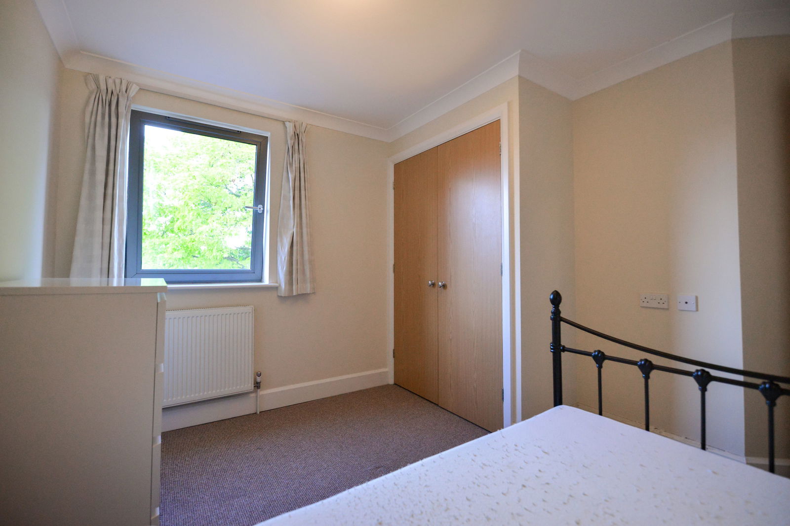 2 bed flat to rent in Stoke Fields, Guildford  - Property Image 9