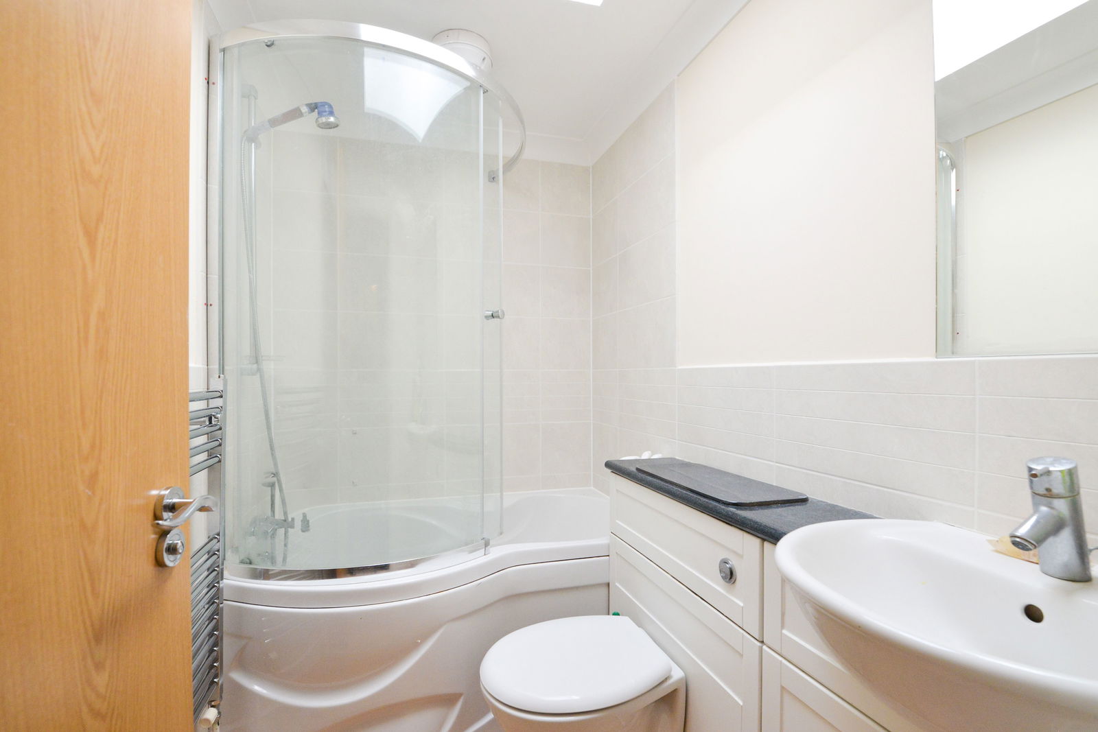 2 bed flat to rent in Stoke Fields, Guildford 5