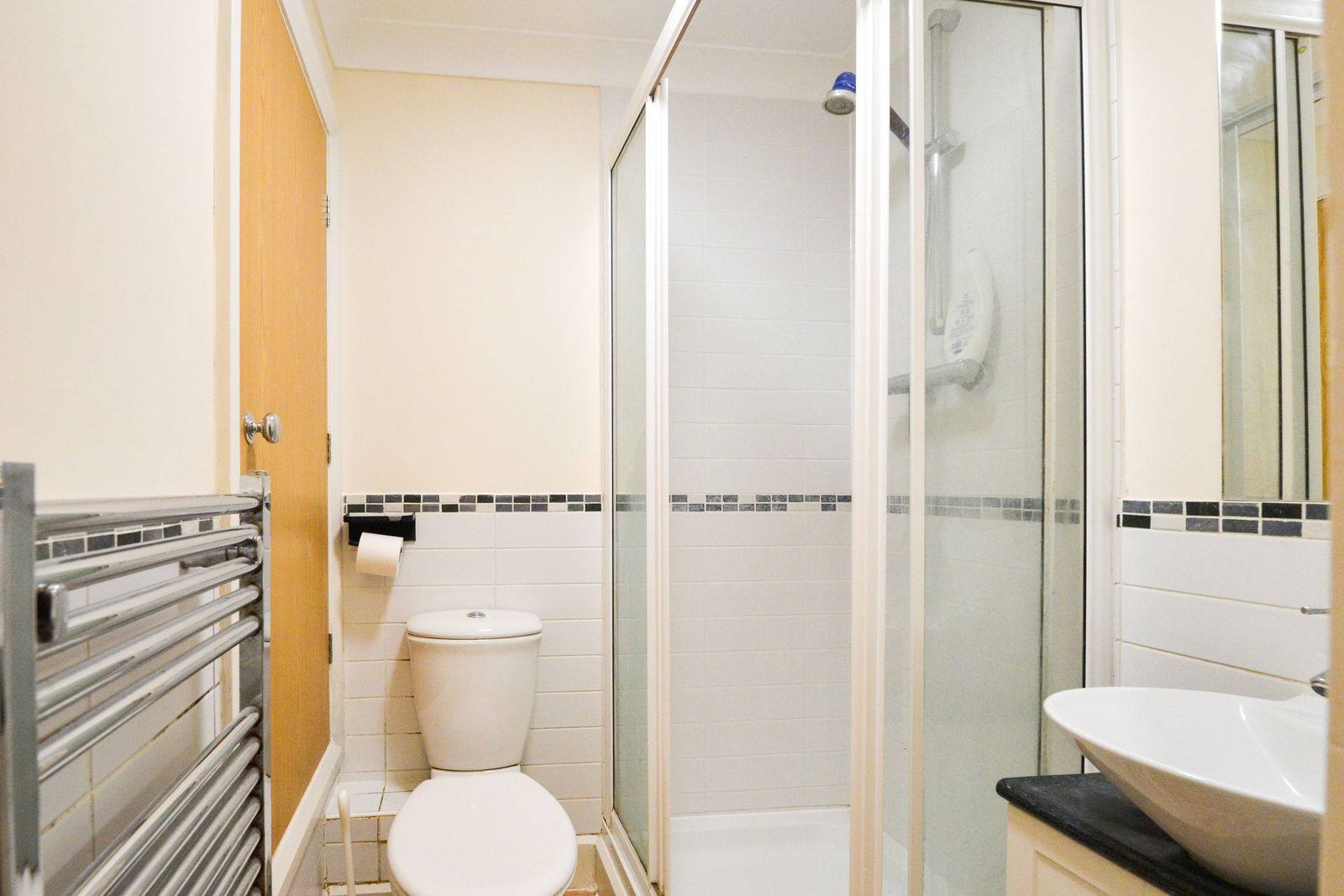 2 bed flat to rent in Stoke Fields, Guildford 6