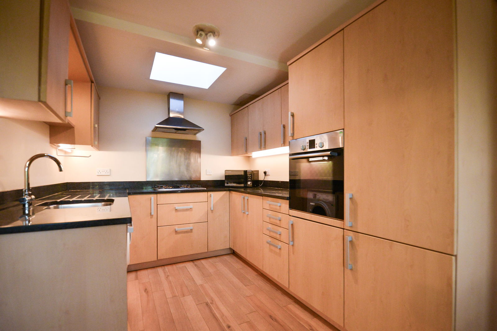 2 bed flat to rent in Stoke Fields, Guildford 3