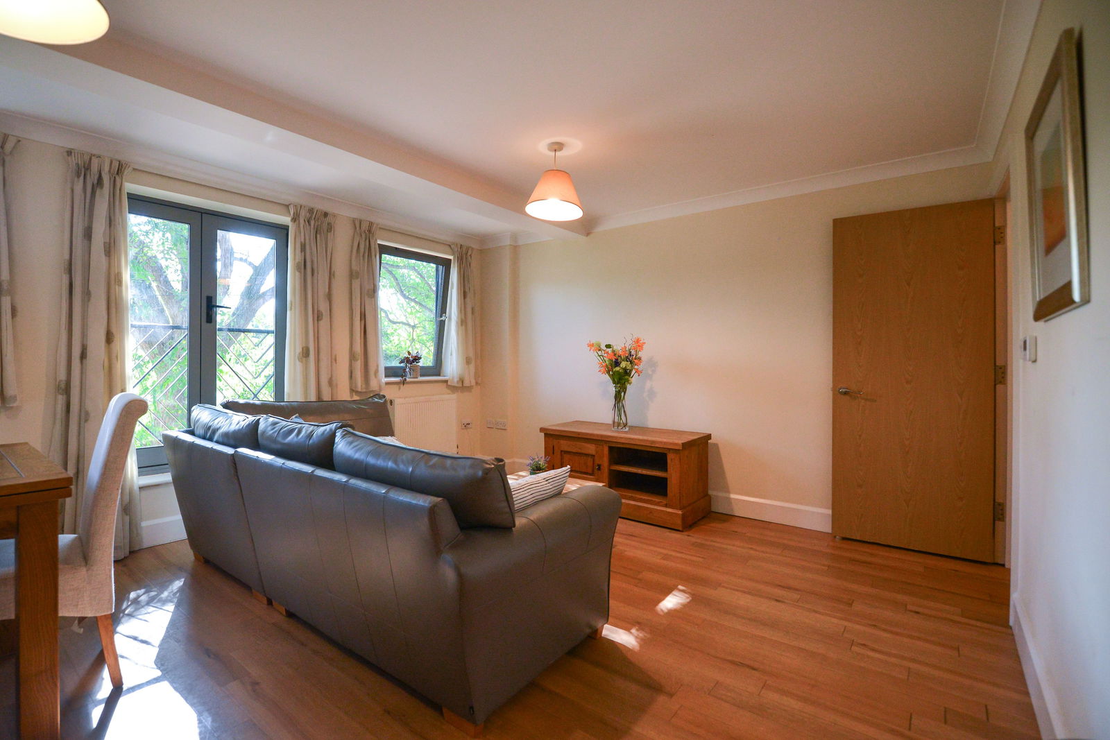 2 bed flat to rent in Stoke Fields, Guildford  - Property Image 5
