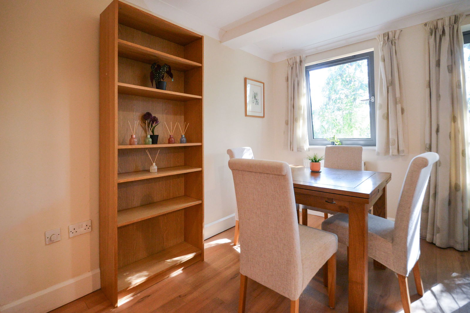 2 bed flat to rent in Stoke Fields, Guildford 1