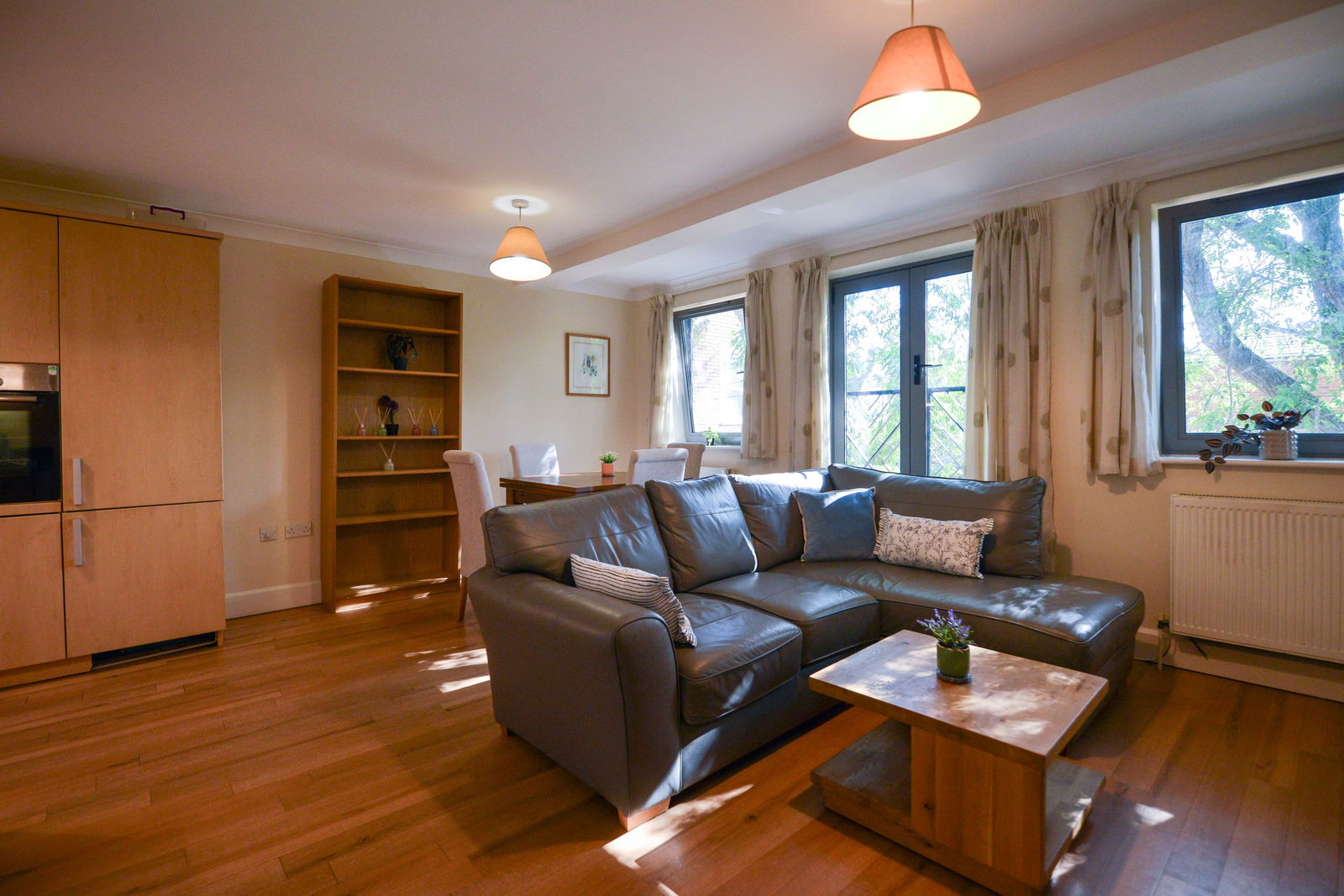 2 bed flat to rent in Stoke Fields, Guildford  - Property Image 3