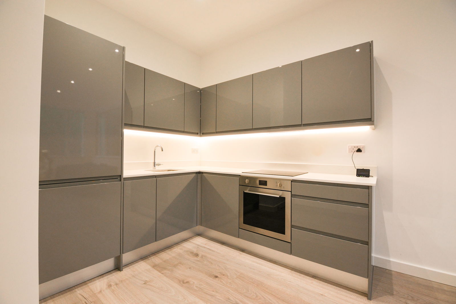 1 bed flat to rent in Ladymead, Guildford  - Property Image 2