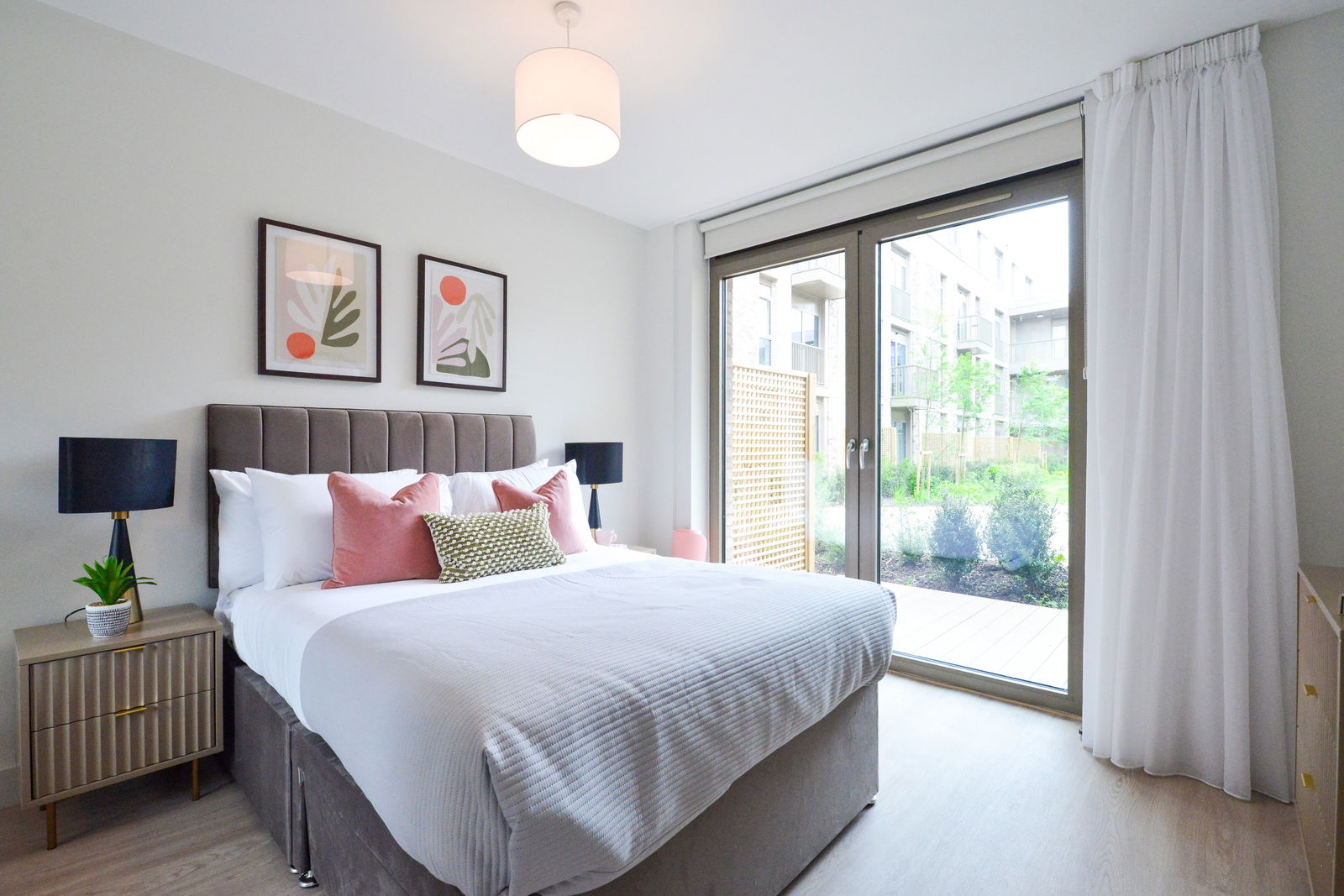 2 bed flat to rent in Randalls Way, Leatherhead 5