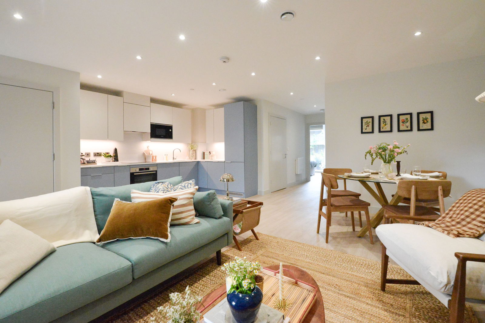 2 bed flat to rent in Randalls Way, Leatherhead, KT22