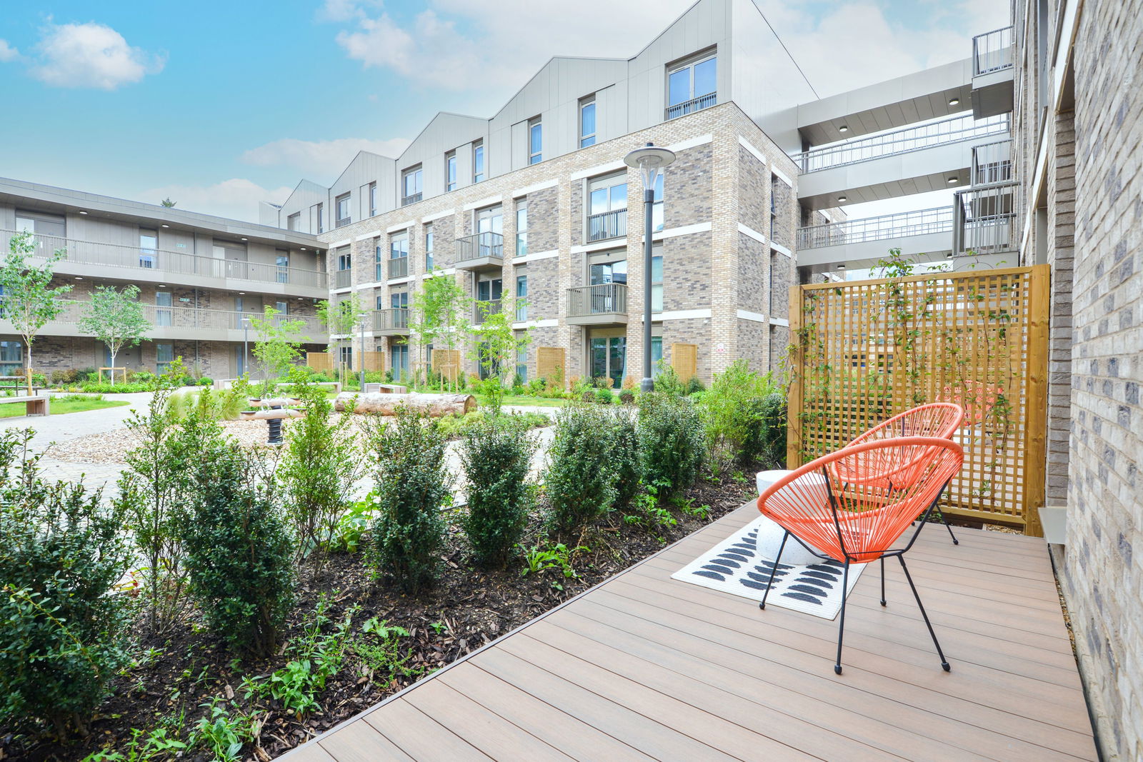 2 bed flat to rent in Randalls Way, Leatherhead  - Property Image 11