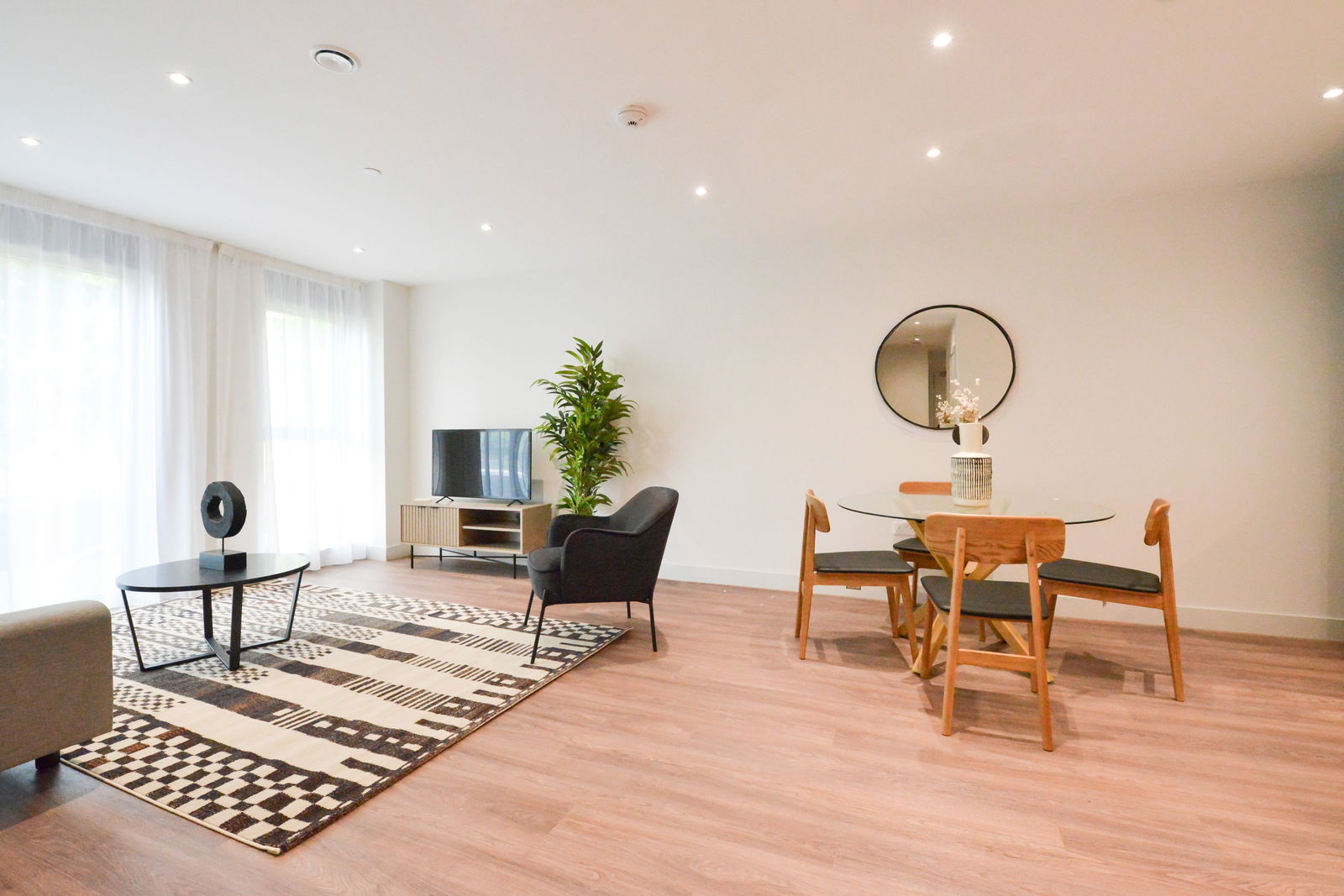 1 bed flat to rent in Randalls Way, Leatherhead 5