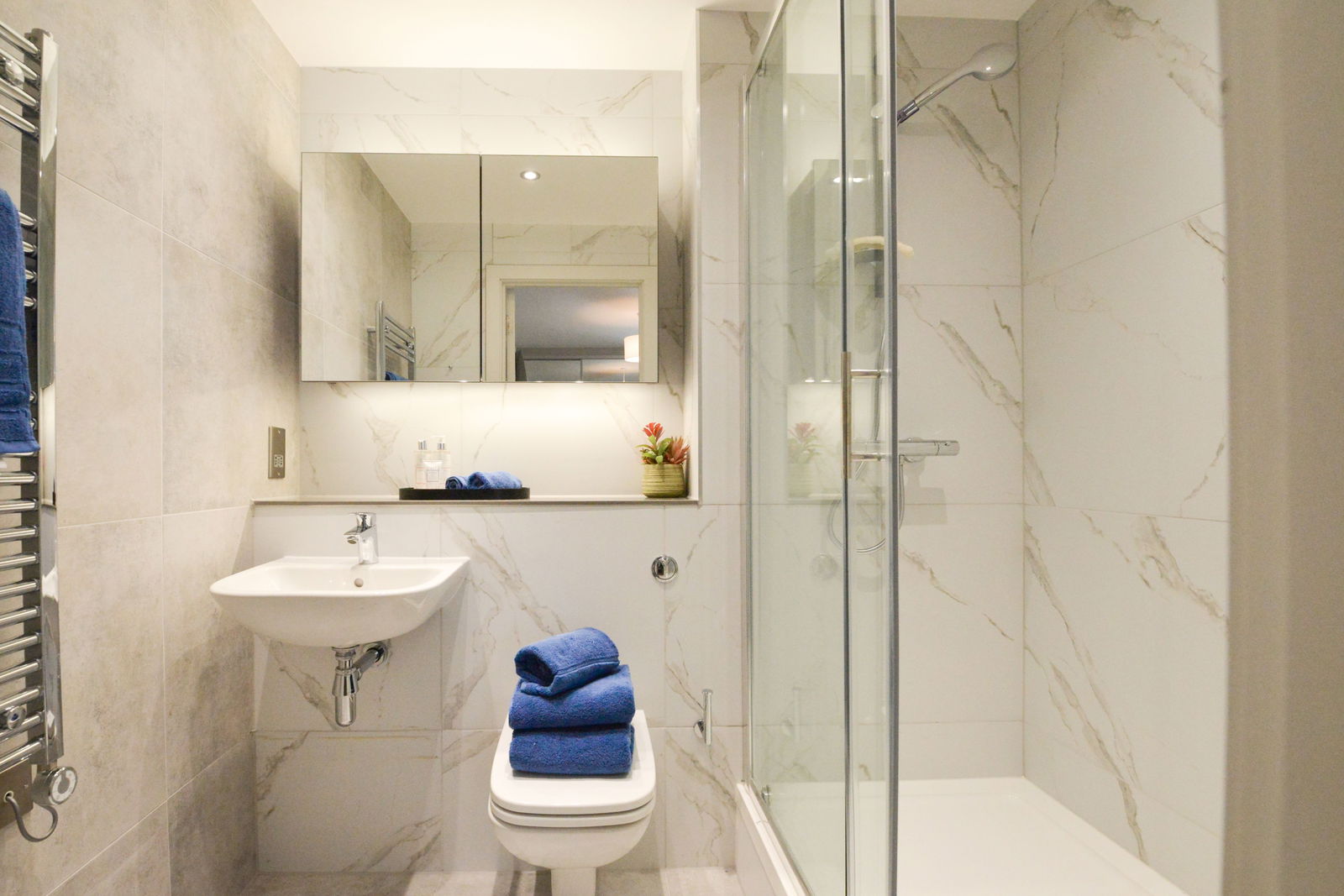 3 bed flat to rent in Randalls Way, Leatherhead  - Property Image 4