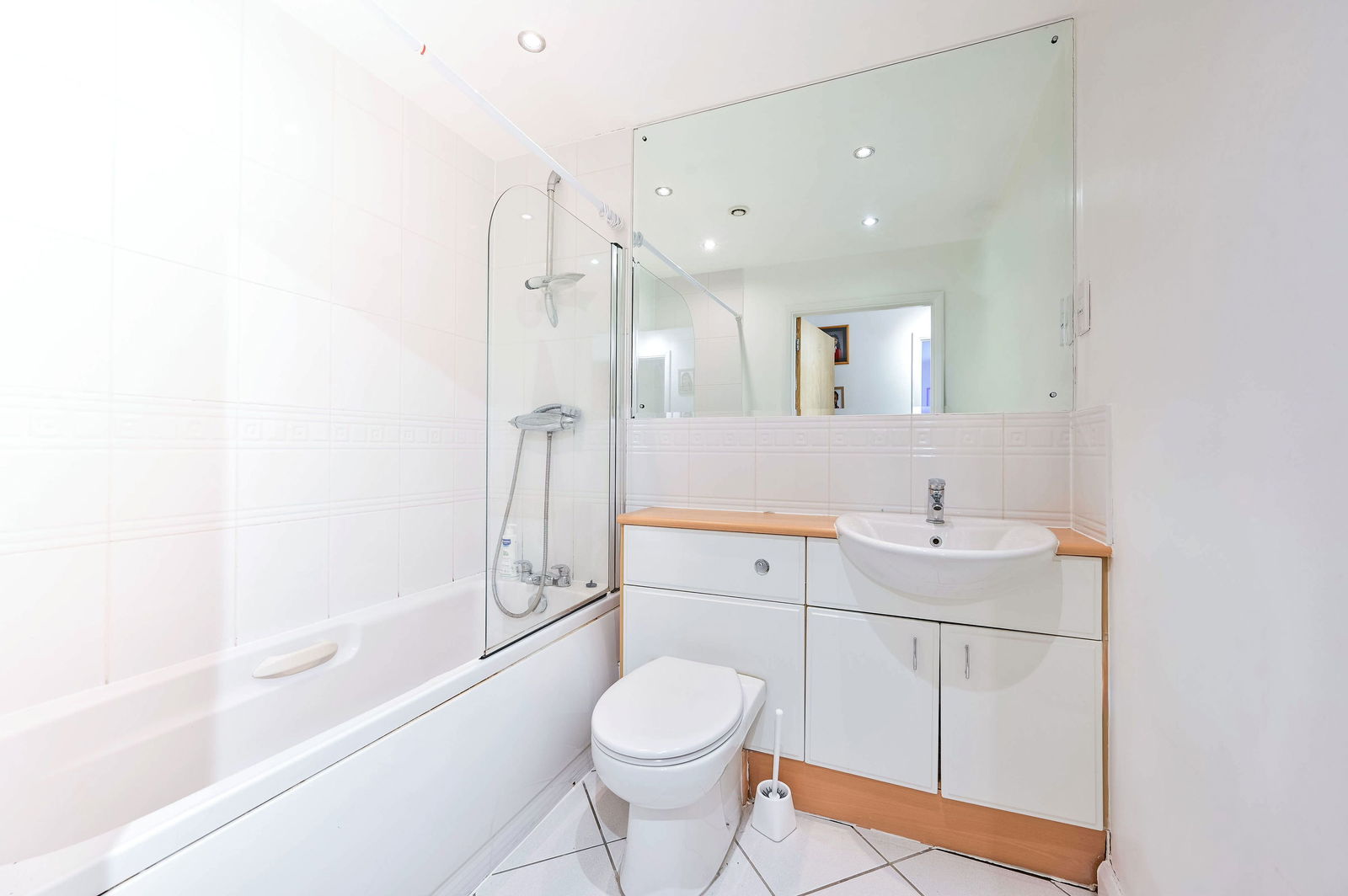 2 bed flat for sale in Buffers Lane, Leatherhead, KT22  - Property Image 12