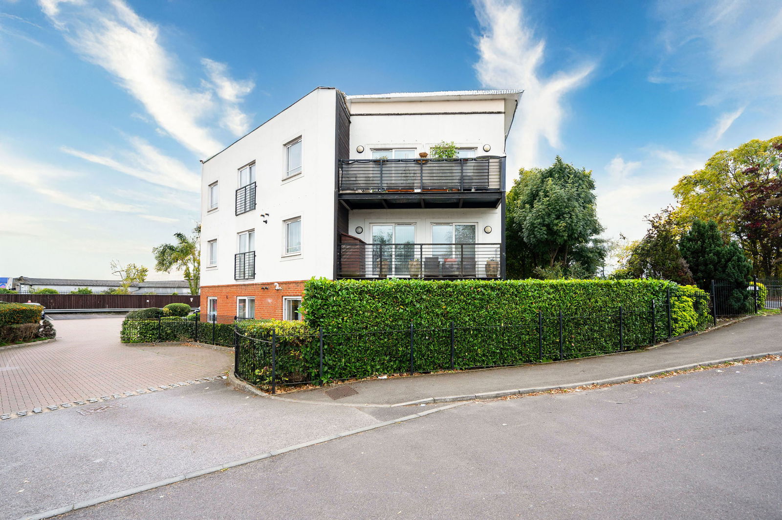 2 bed flat for sale in Buffers Lane, Leatherhead, KT22  - Property Image 2