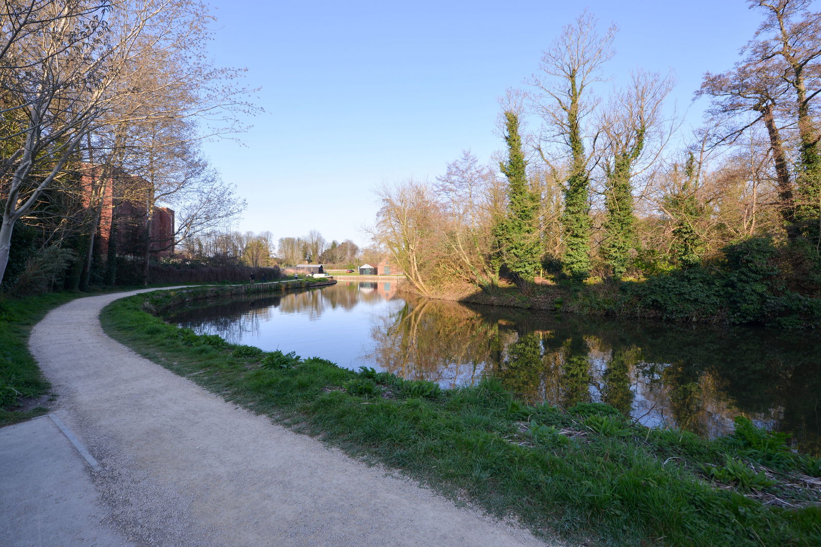 1 bed flat to rent in Walnut Tree Close, Guildford  - Property Image 7