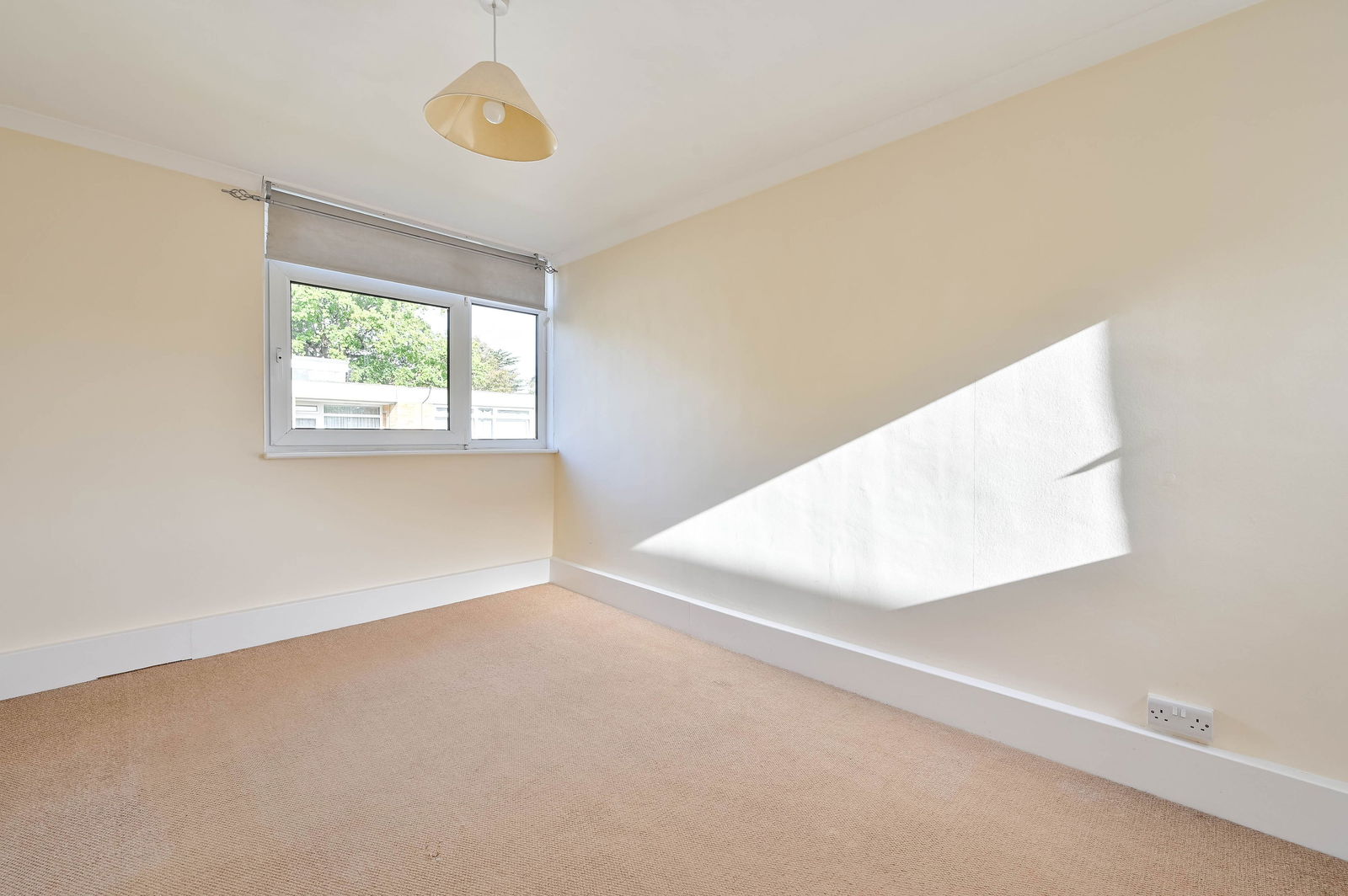 2 bed flat to rent in Chobham Road, Woking, GU21 4AX  - Property Image 9