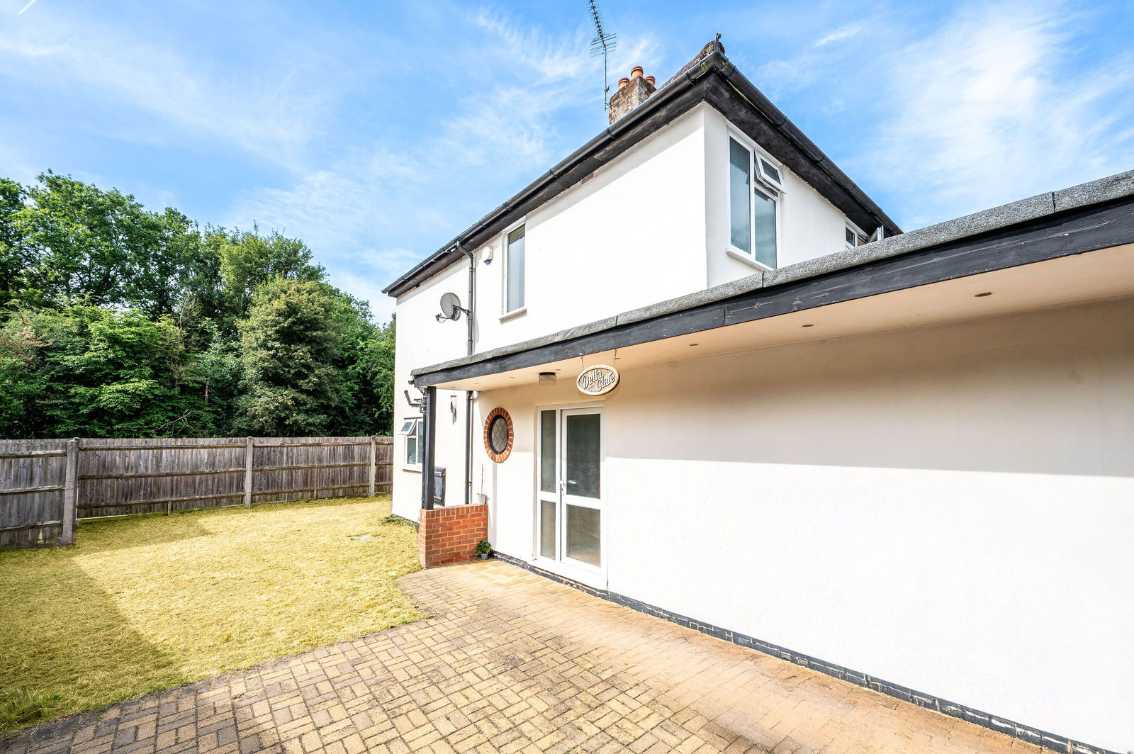 4 bed detached house to rent in Pound Lane, Wood Street Village, Guildford, GU3 3DT  - Property Image 3