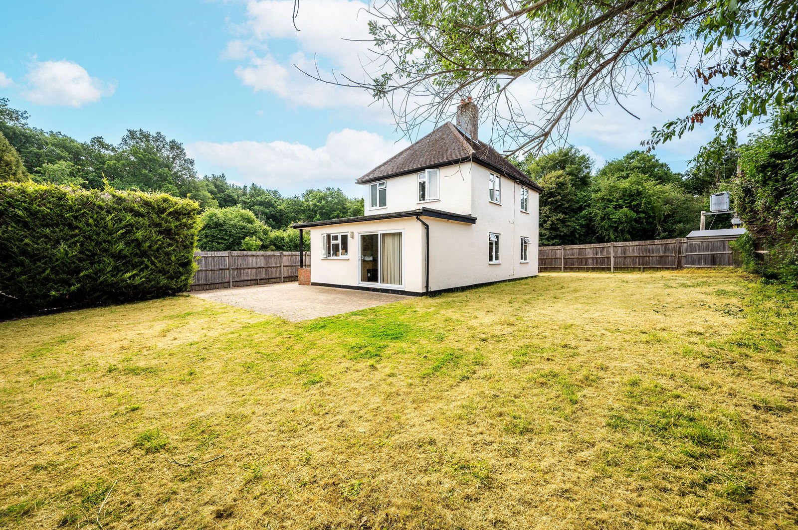 4 bed detached house to rent in Pound Lane, Wood Street Village, Guildford, GU3 3DT  - Property Image 1