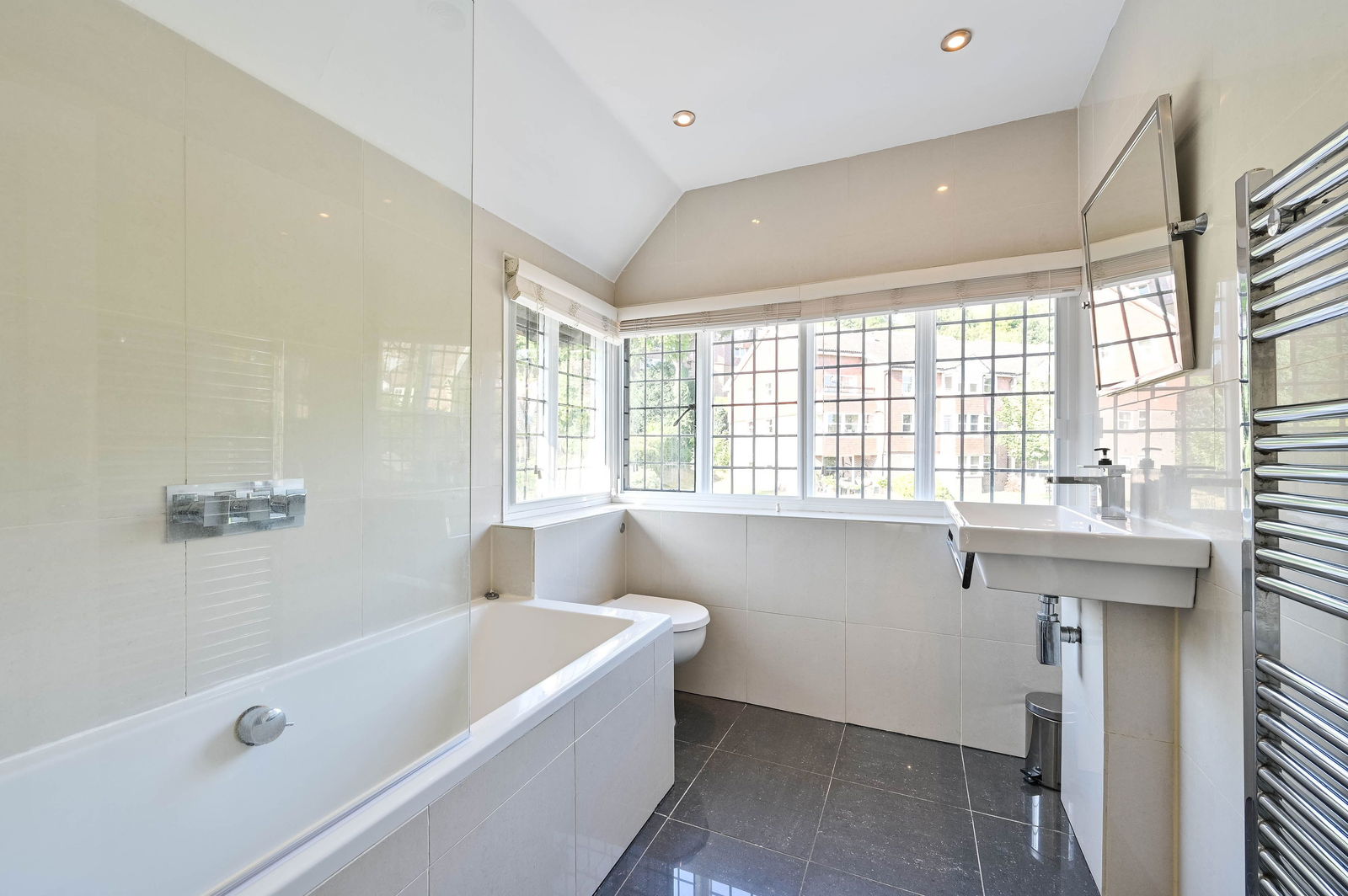 2 bed flat to rent in Portsmouth Road, Guildford, GU2 4DG  - Property Image 14