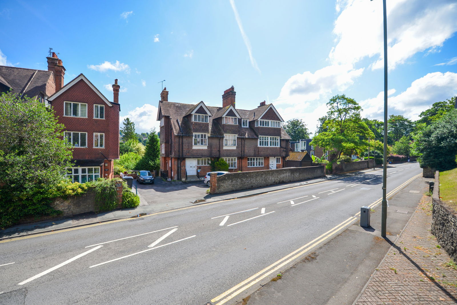 2 bed flat to rent in Portsmouth Road, Guildford, GU2 4DG - Property Image 1