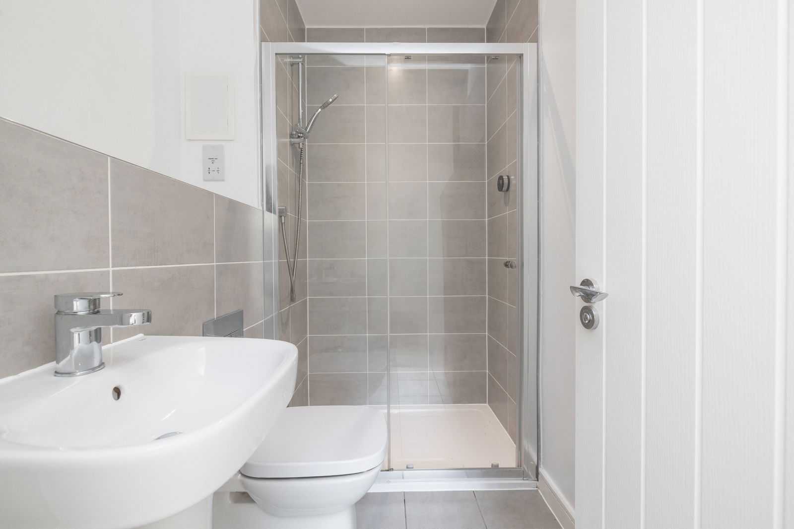 2 bed flat to rent in Walnut Tree Close, Guildford, GU1 4TT  - Property Image 9