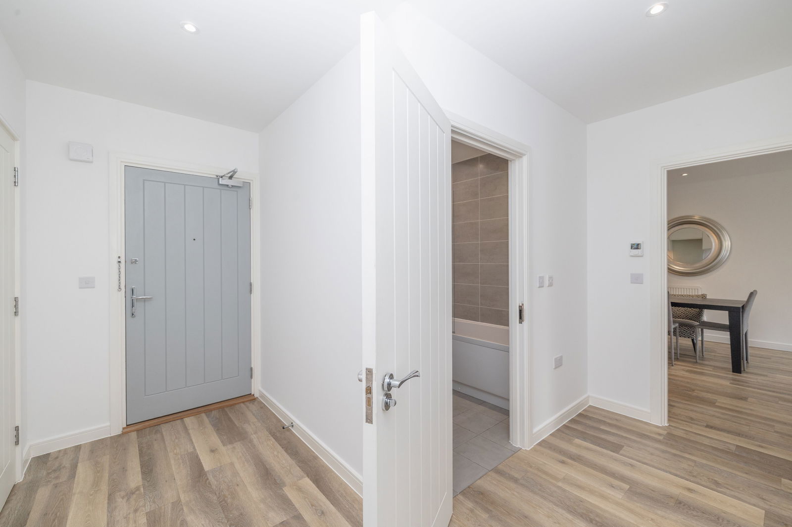 2 bed flat to rent in Walnut Tree Close, Guildford, GU1 4TT  - Property Image 13