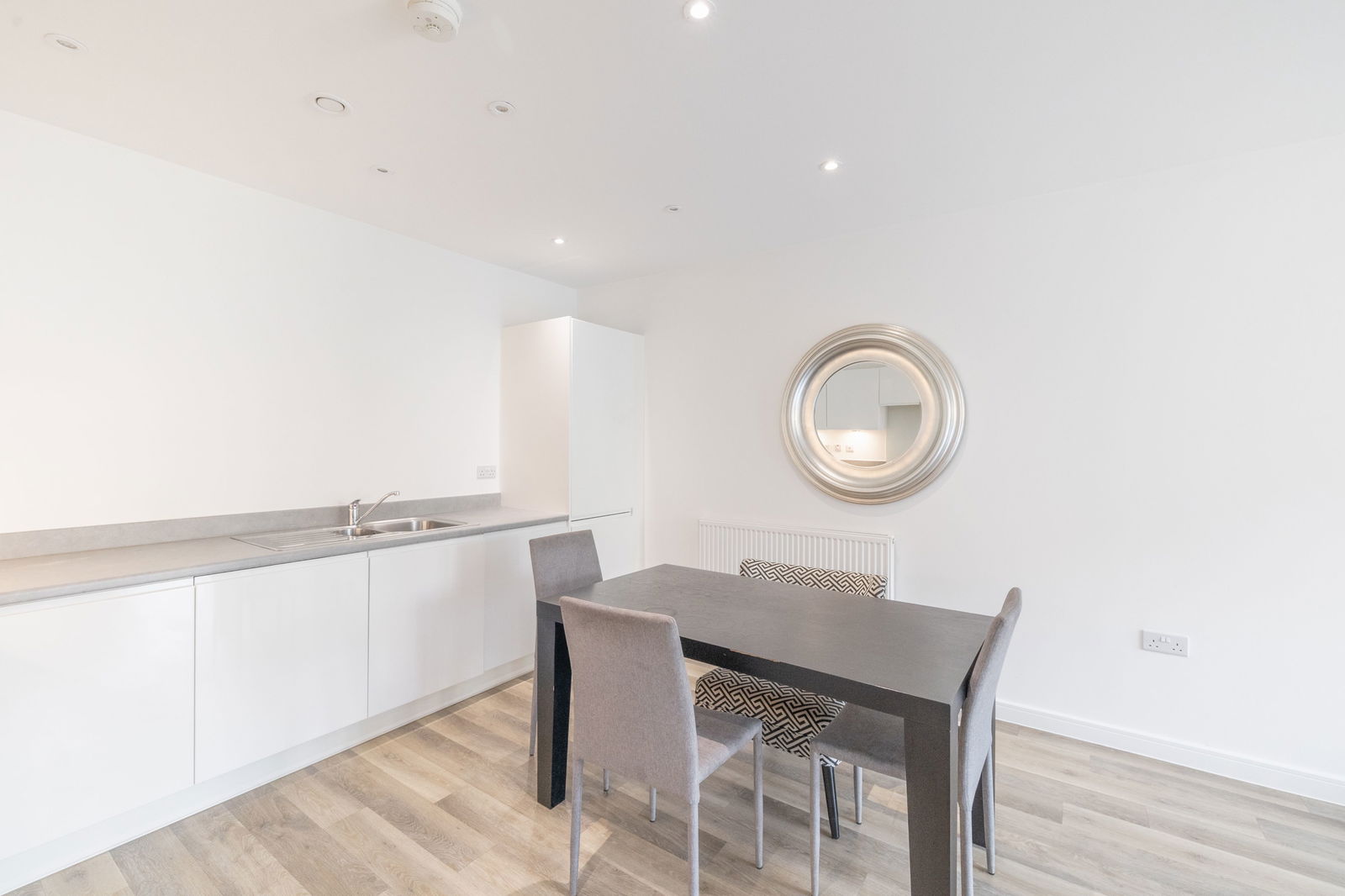 2 bed flat to rent in Walnut Tree Close, Guildford, GU1 4TT  - Property Image 6