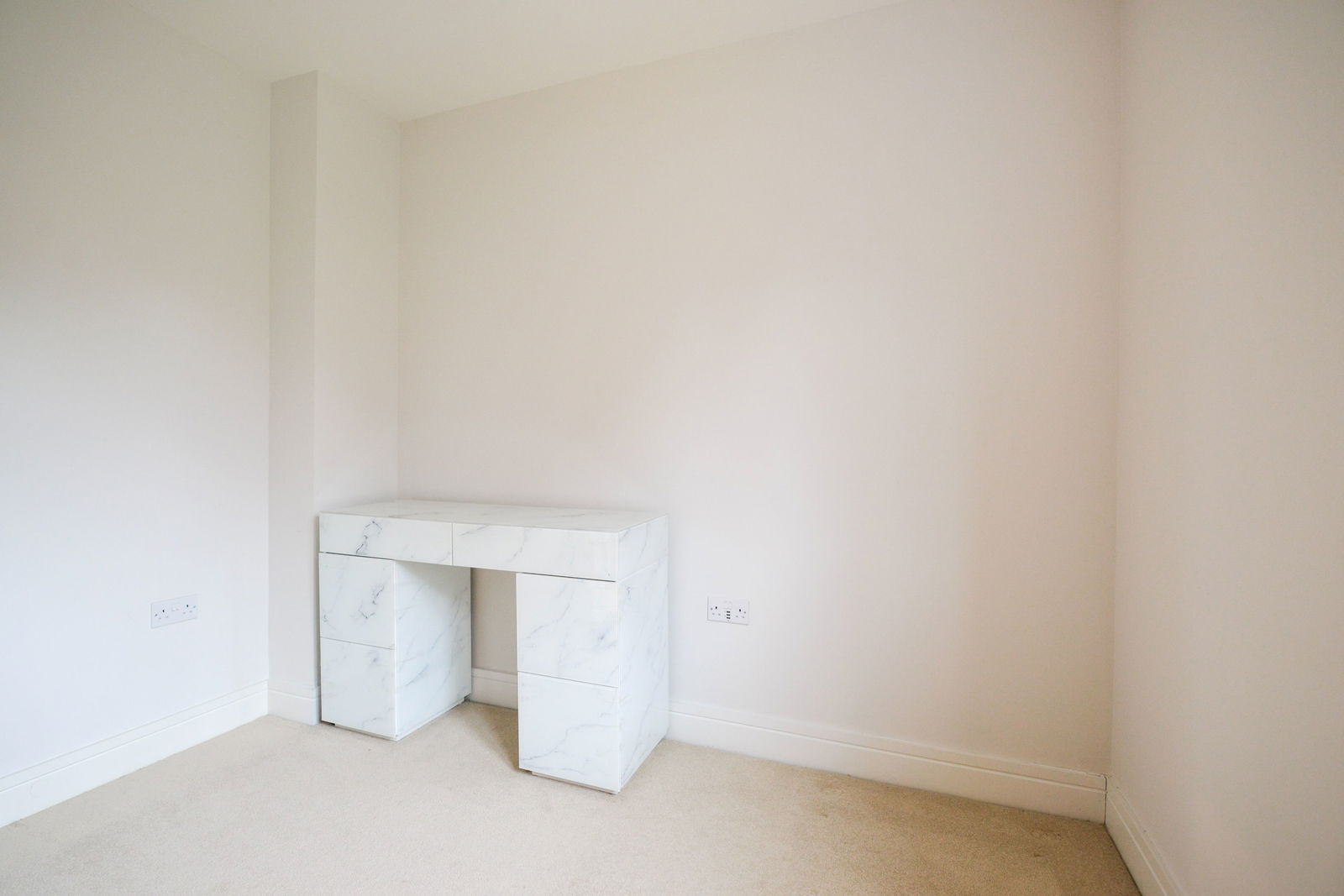 3 bed terraced house to rent in Leatherhead, KT22 0AS  - Property Image 14