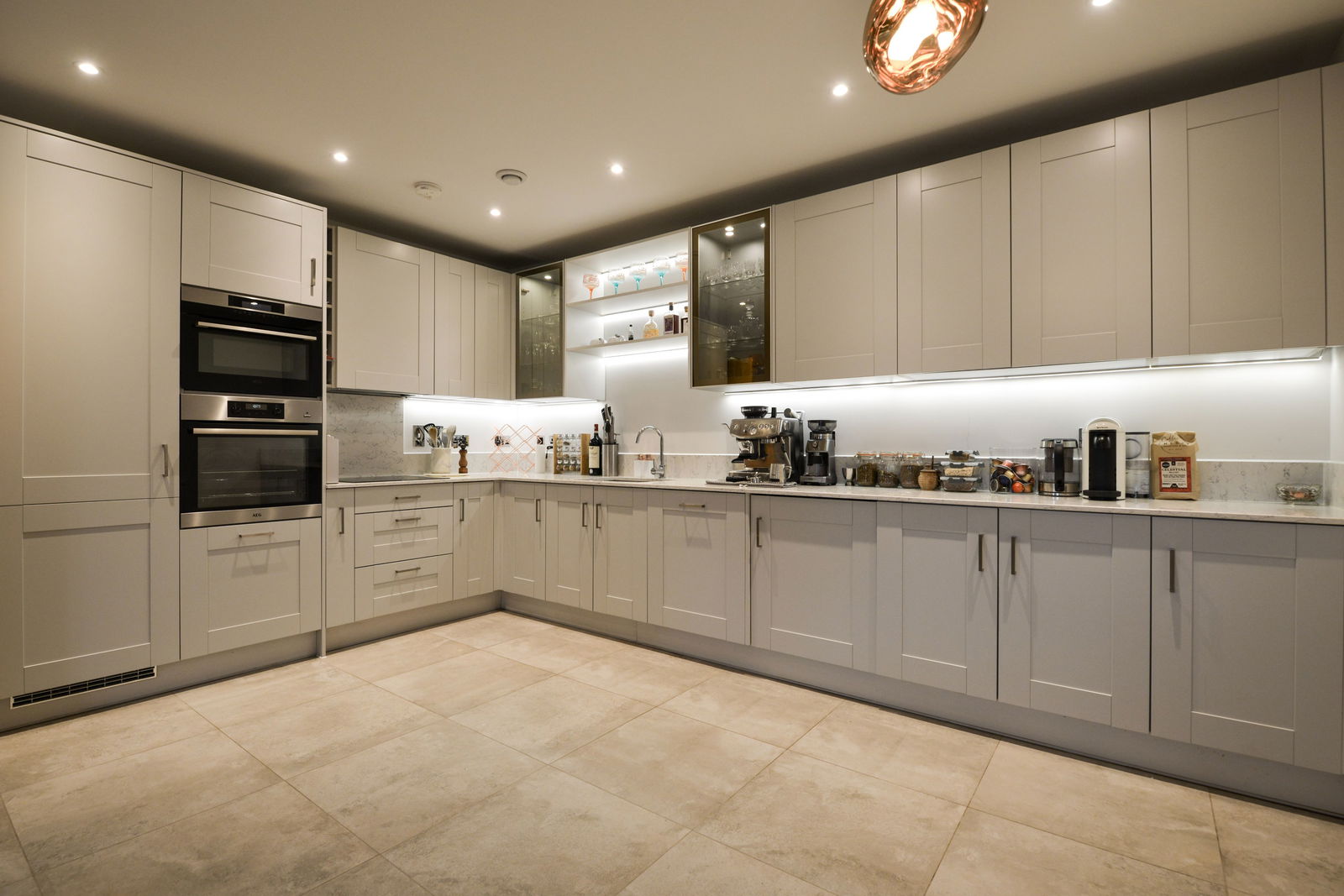 3 bed terraced house to rent in Leatherhead, KT22 0AS  - Property Image 2