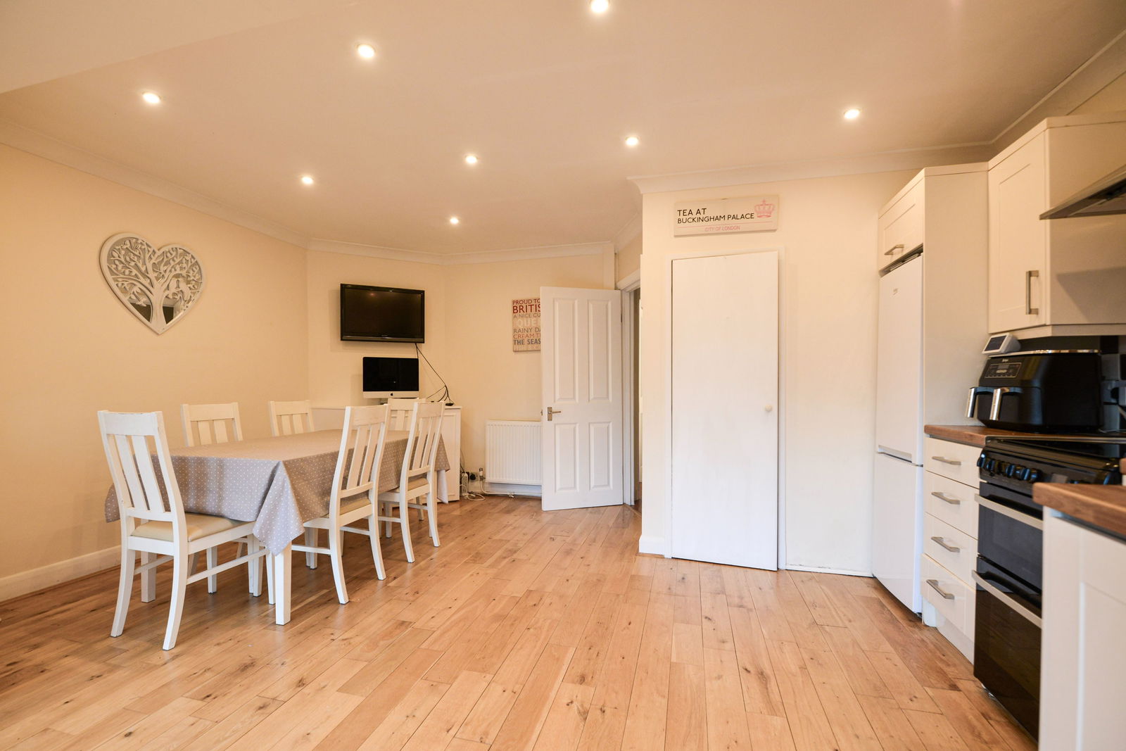 4 bed terraced house for sale in Kingshill Avenue, Worcester Park 5