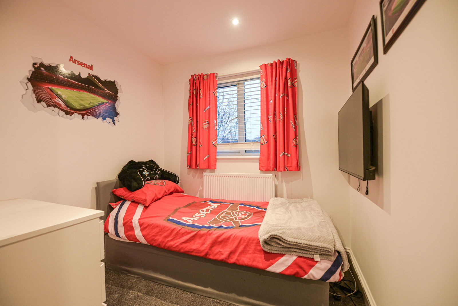3 bed terraced house for sale in St. Albans Close, Guildford 8