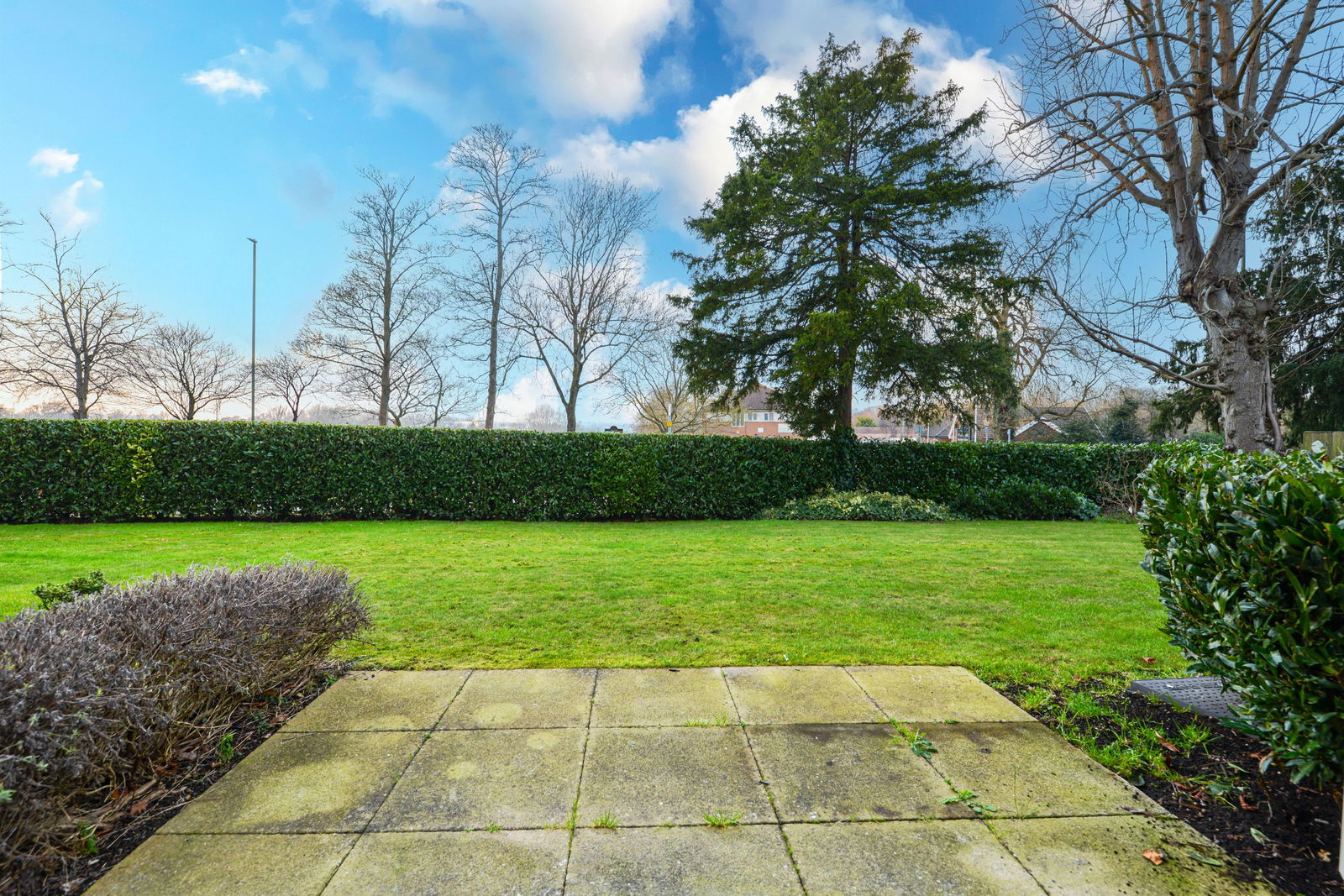 2 bed flat for sale in Lindfield Gardens, Guildford 5