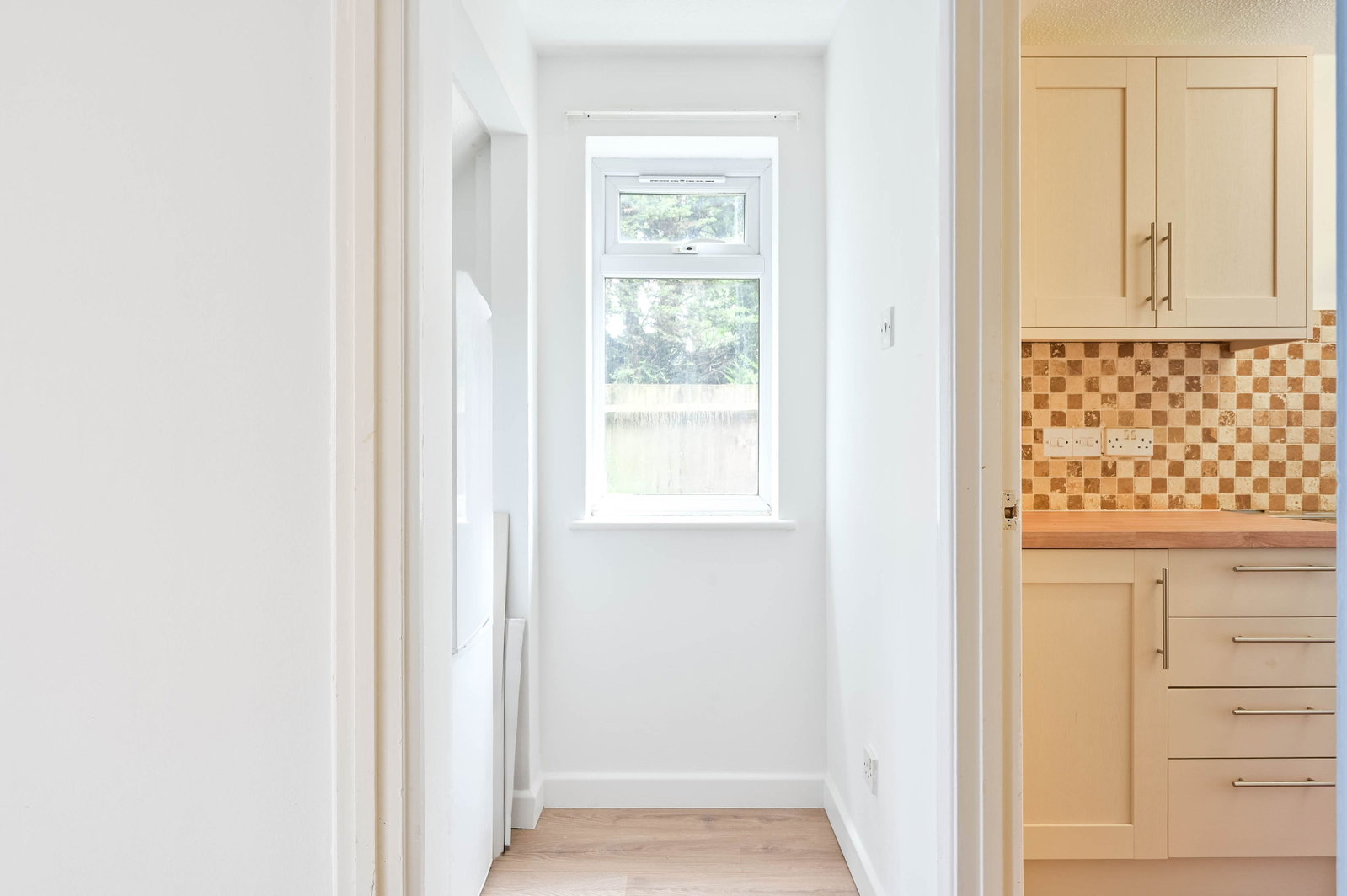 1 bed maisonette for sale in Beckingham Road, Guildford, GU2 8BU  - Property Image 3