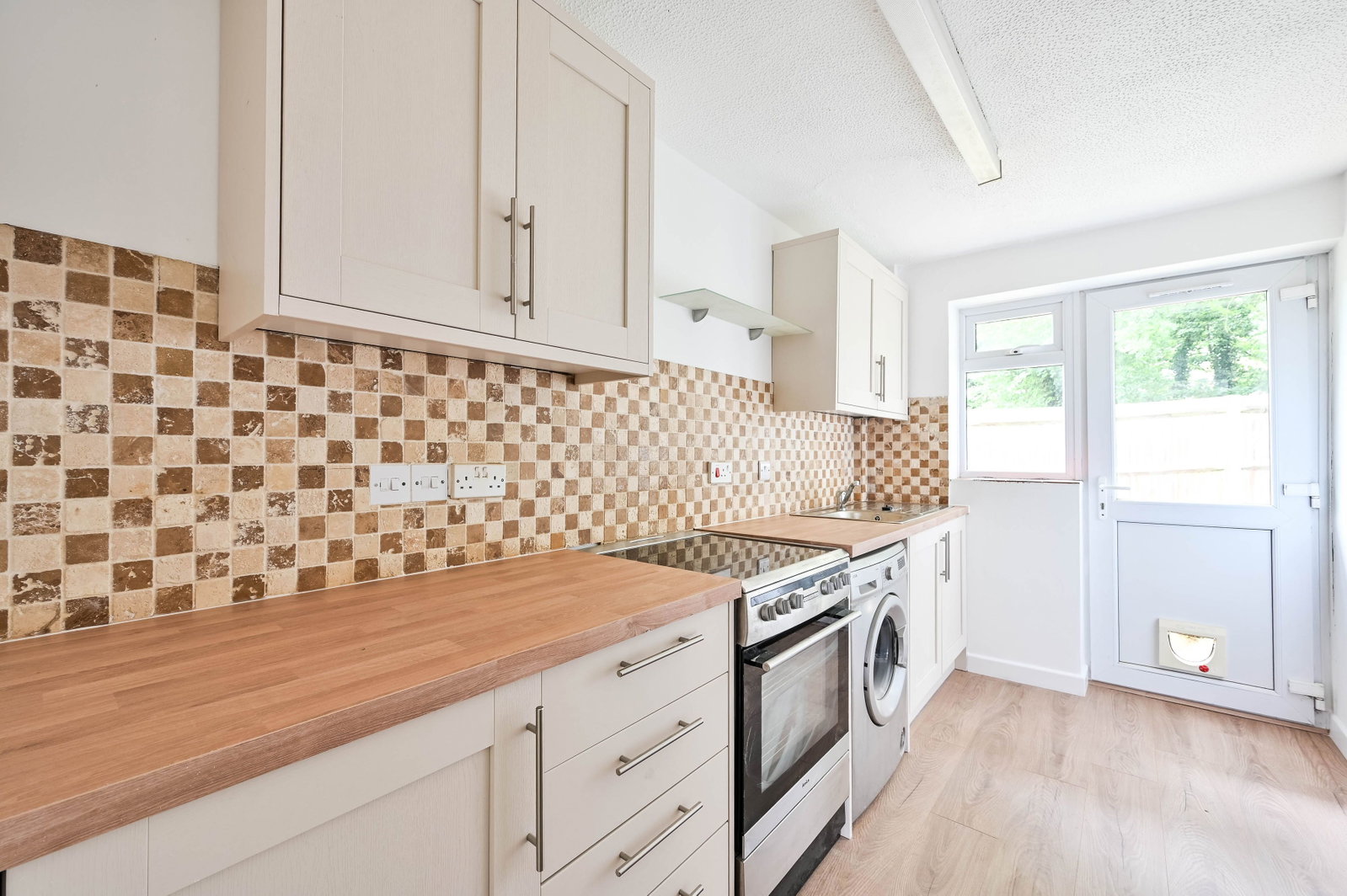 1 bed maisonette for sale in Beckingham Road, Guildford, GU2 8BU  - Property Image 2