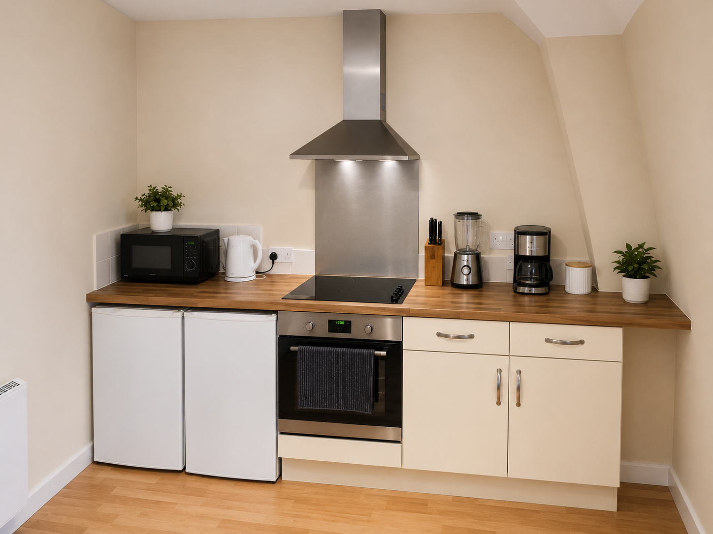 2 bed flat to rent in London Road, Guildford, GU4 7JS  - Property Image 2